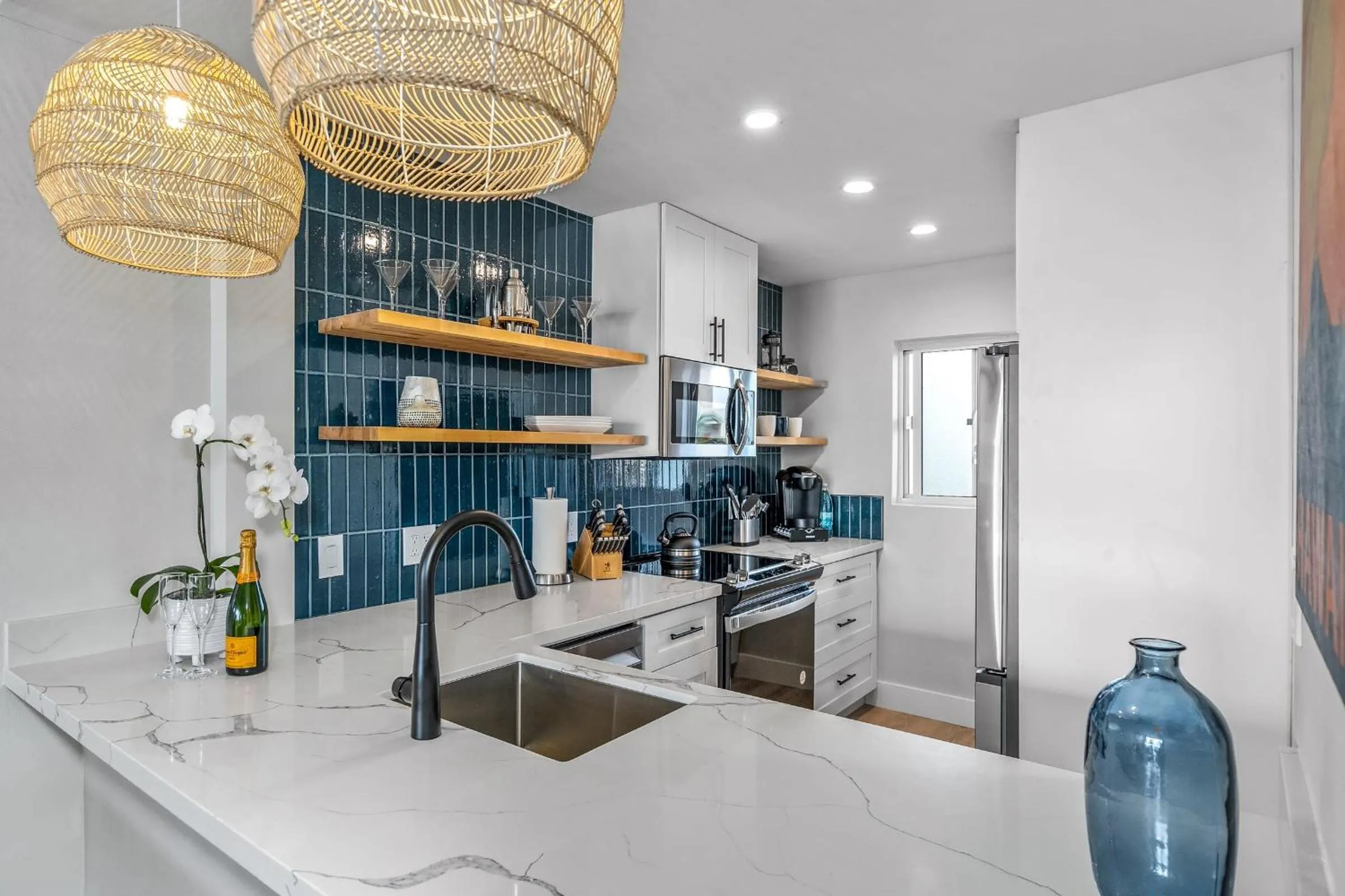 Upscale Oceanfront Penthouse Vistas