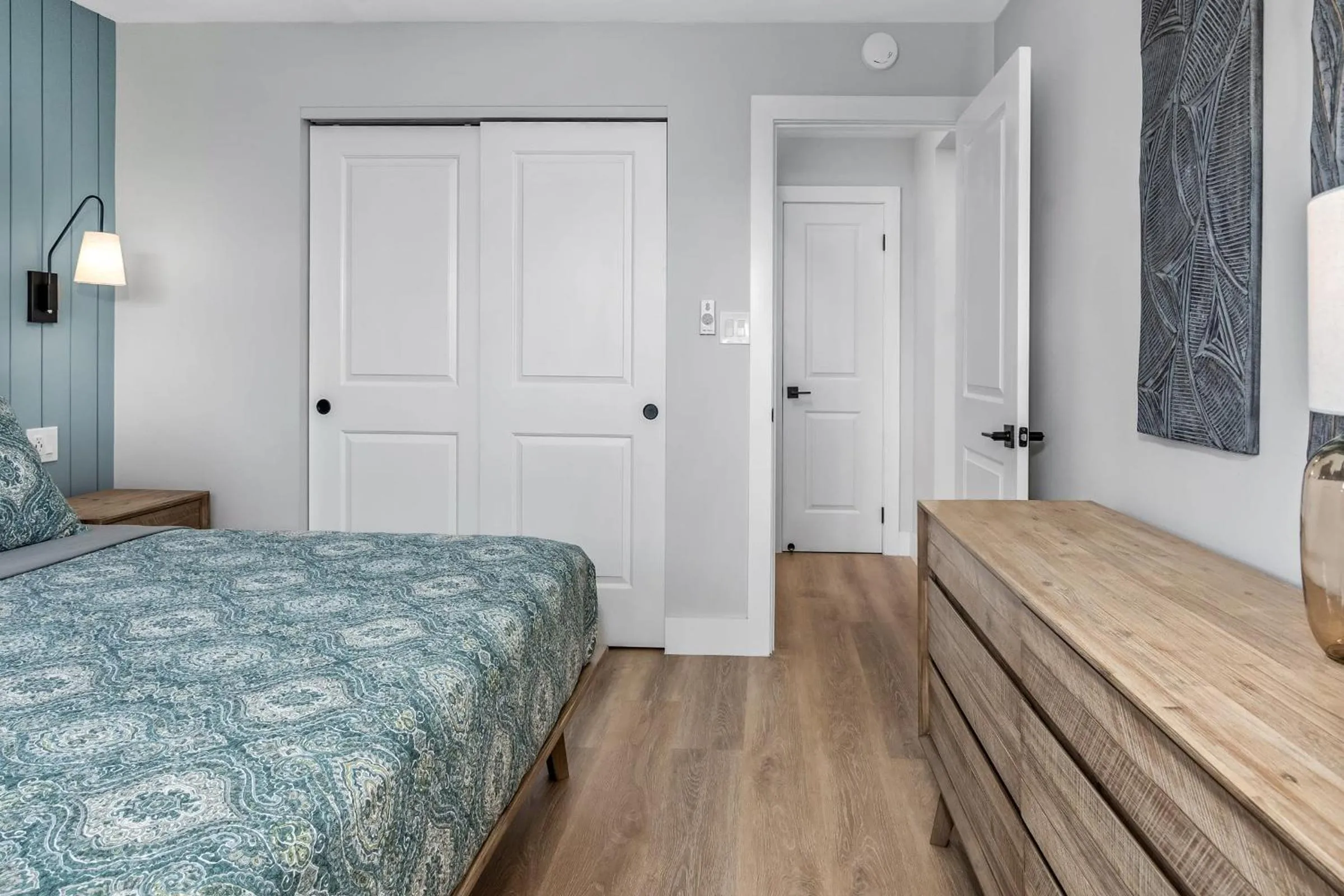 Bed in Upscale Oceanfront Penthouse Vistas