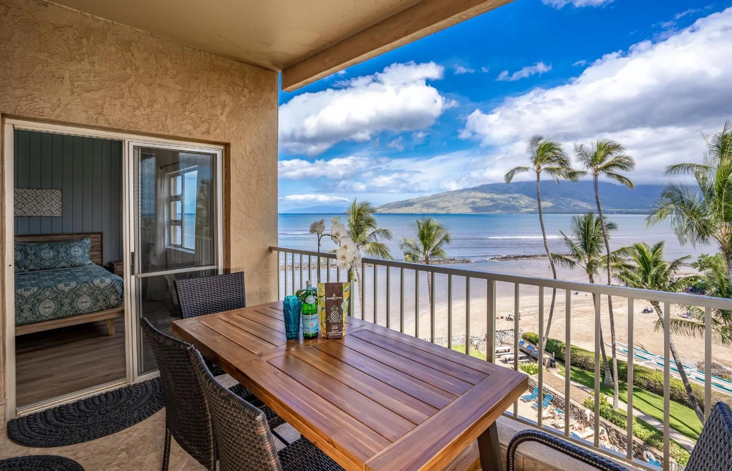 Upscale Oceanfront Penthouse Vistas