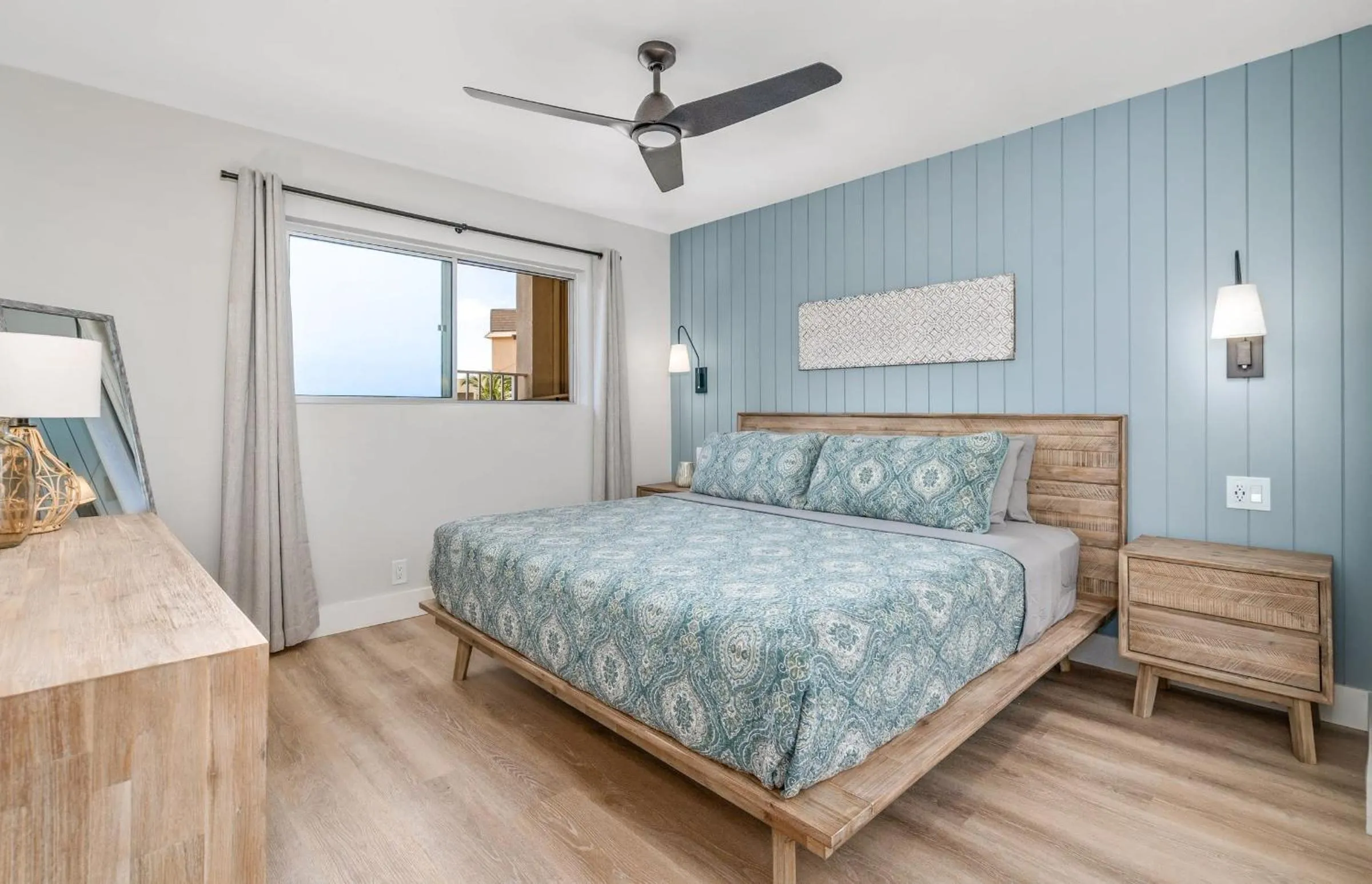 Bed in Upscale Oceanfront Penthouse Vistas