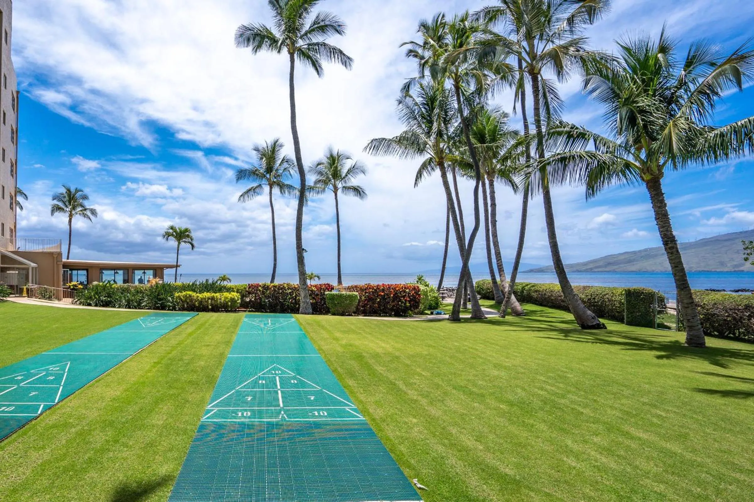 Upscale Oceanfront Penthouse Vistas