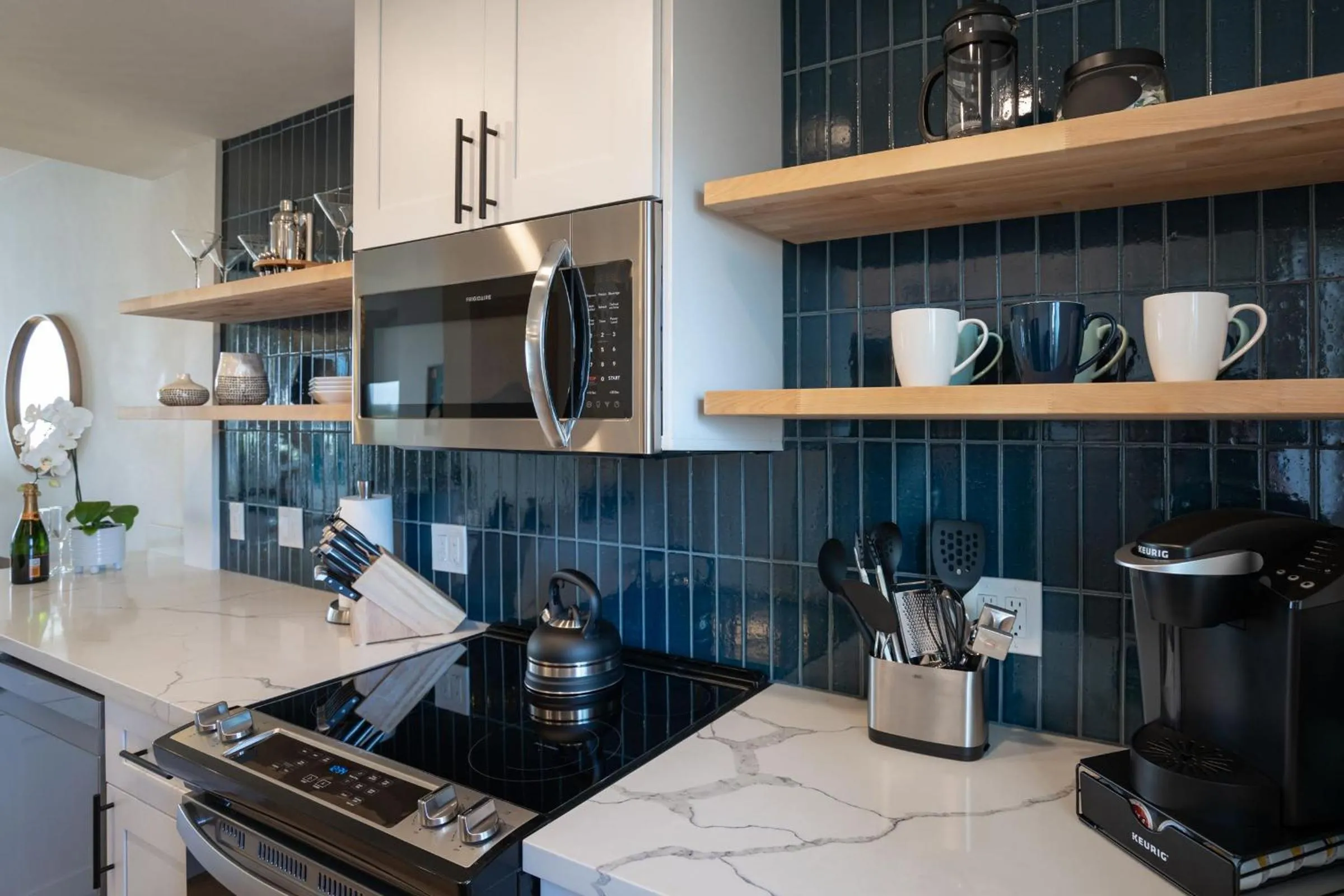 Upscale Oceanfront Penthouse Vistas