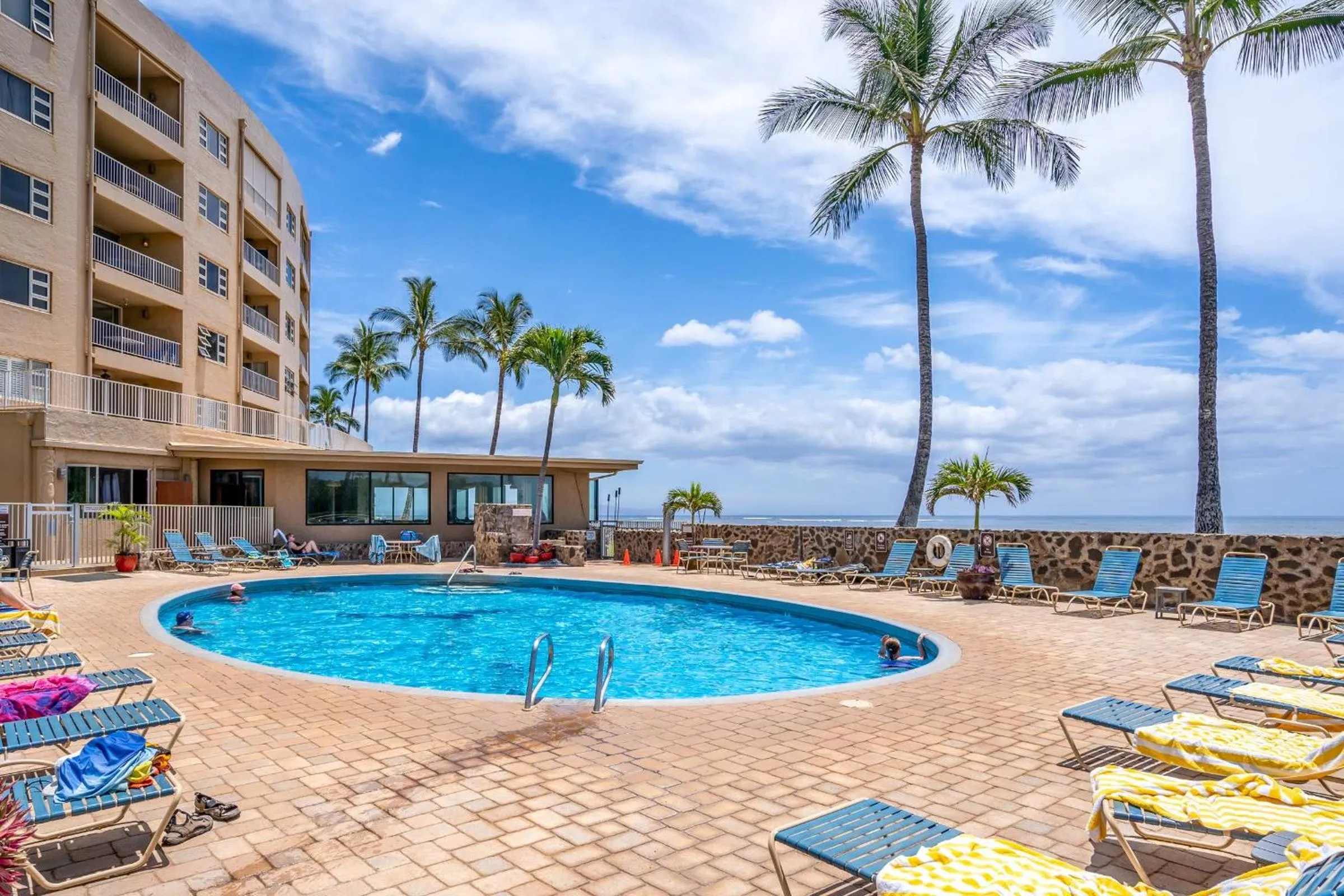 Upscale Oceanfront Penthouse Vistas