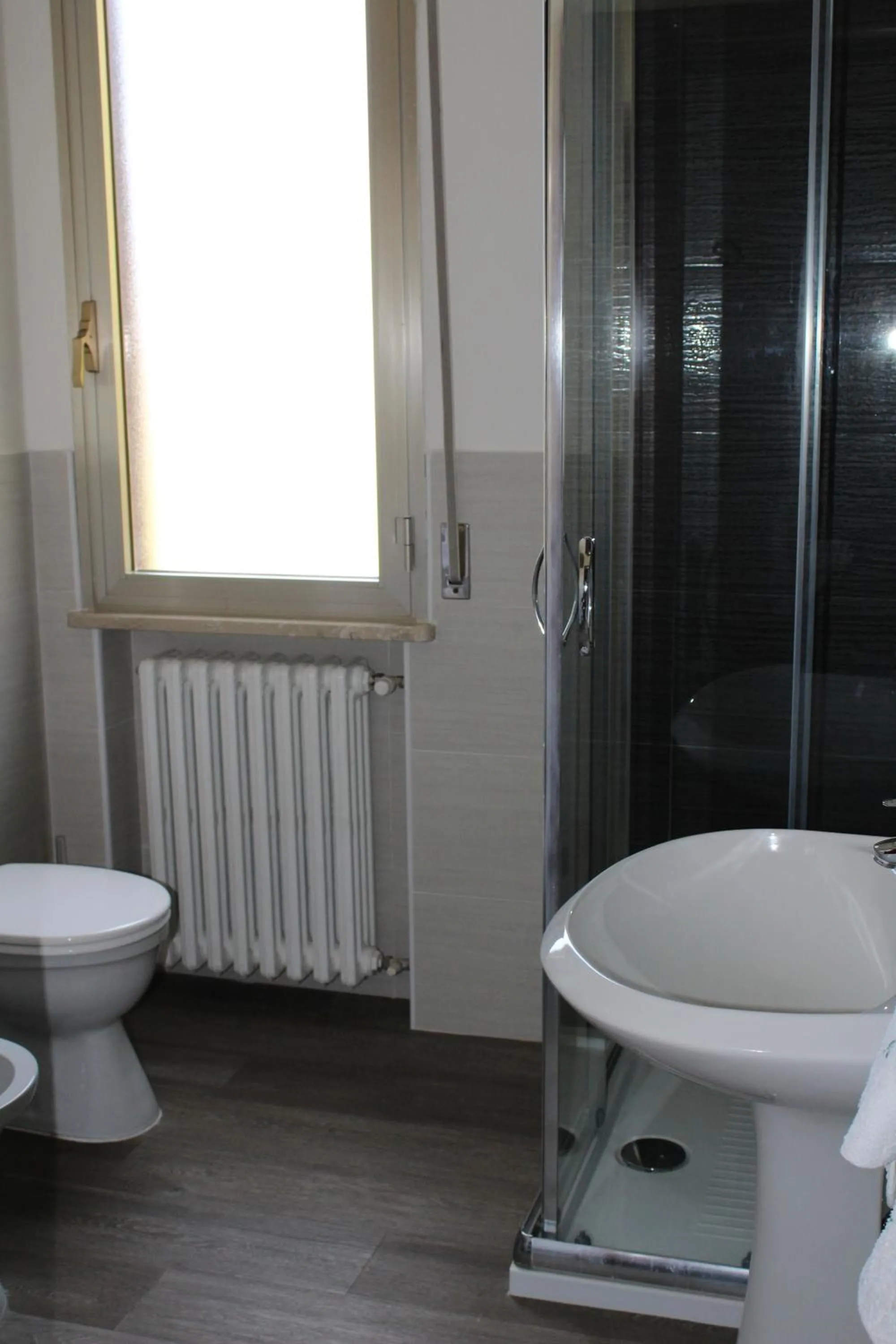 Bathroom in Albergo Ristorante Miramonti Toano