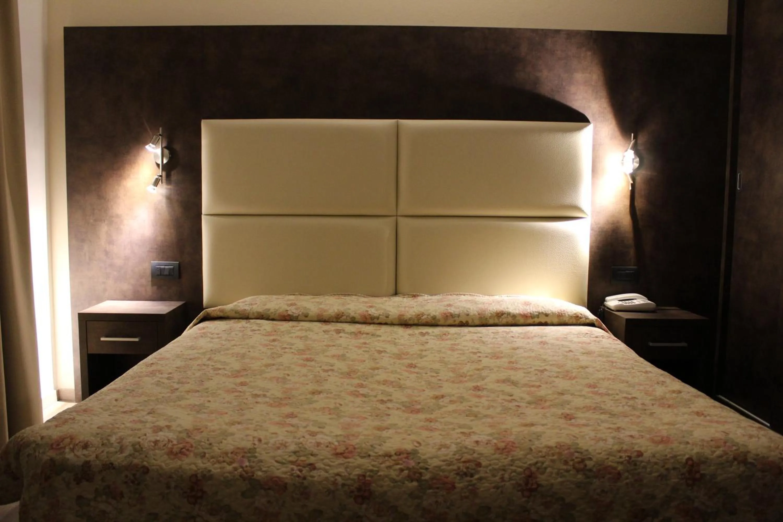 Bathroom, Bed in Albergo Ristorante Miramonti Toano