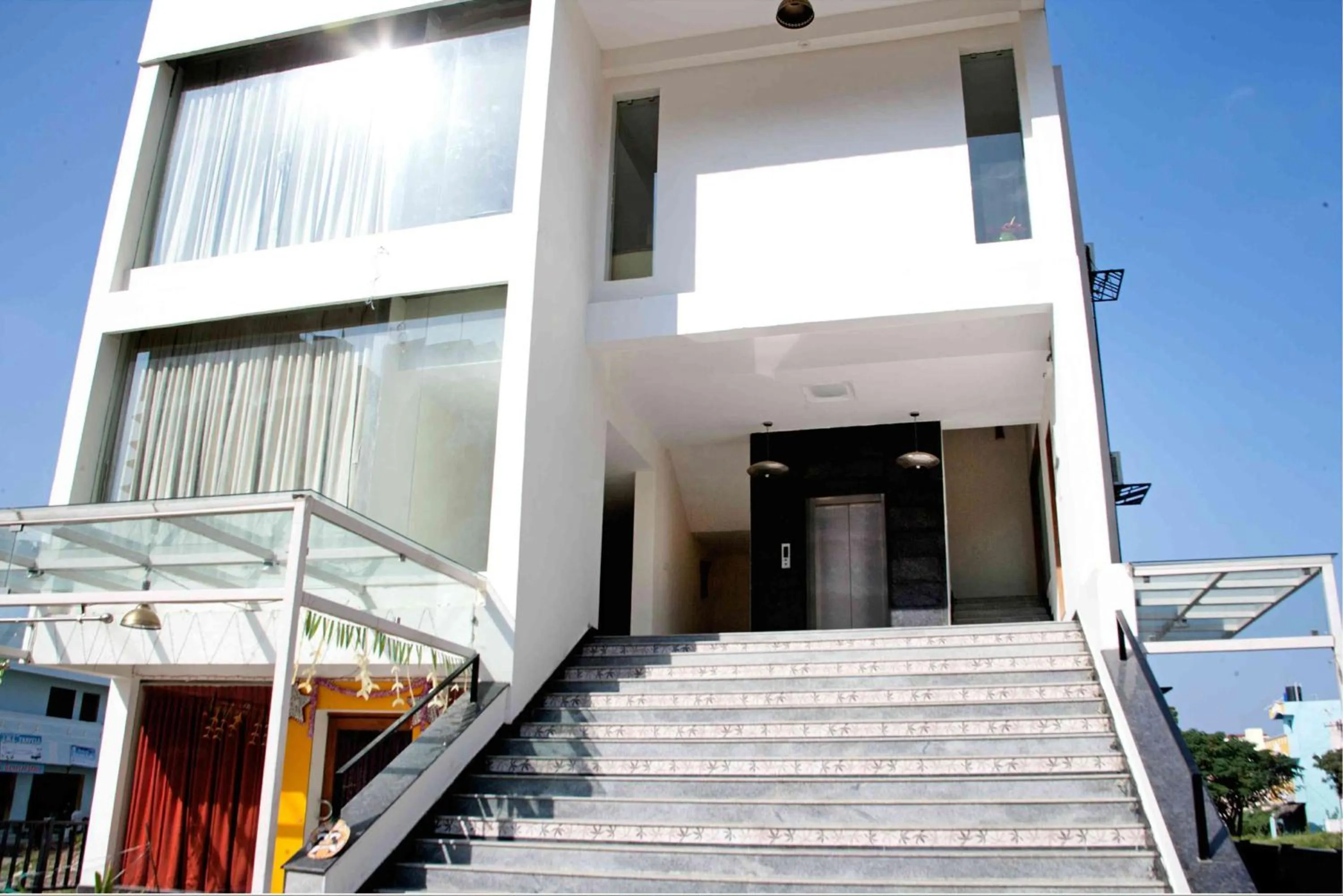 Facade/entrance in Hotel Highnest