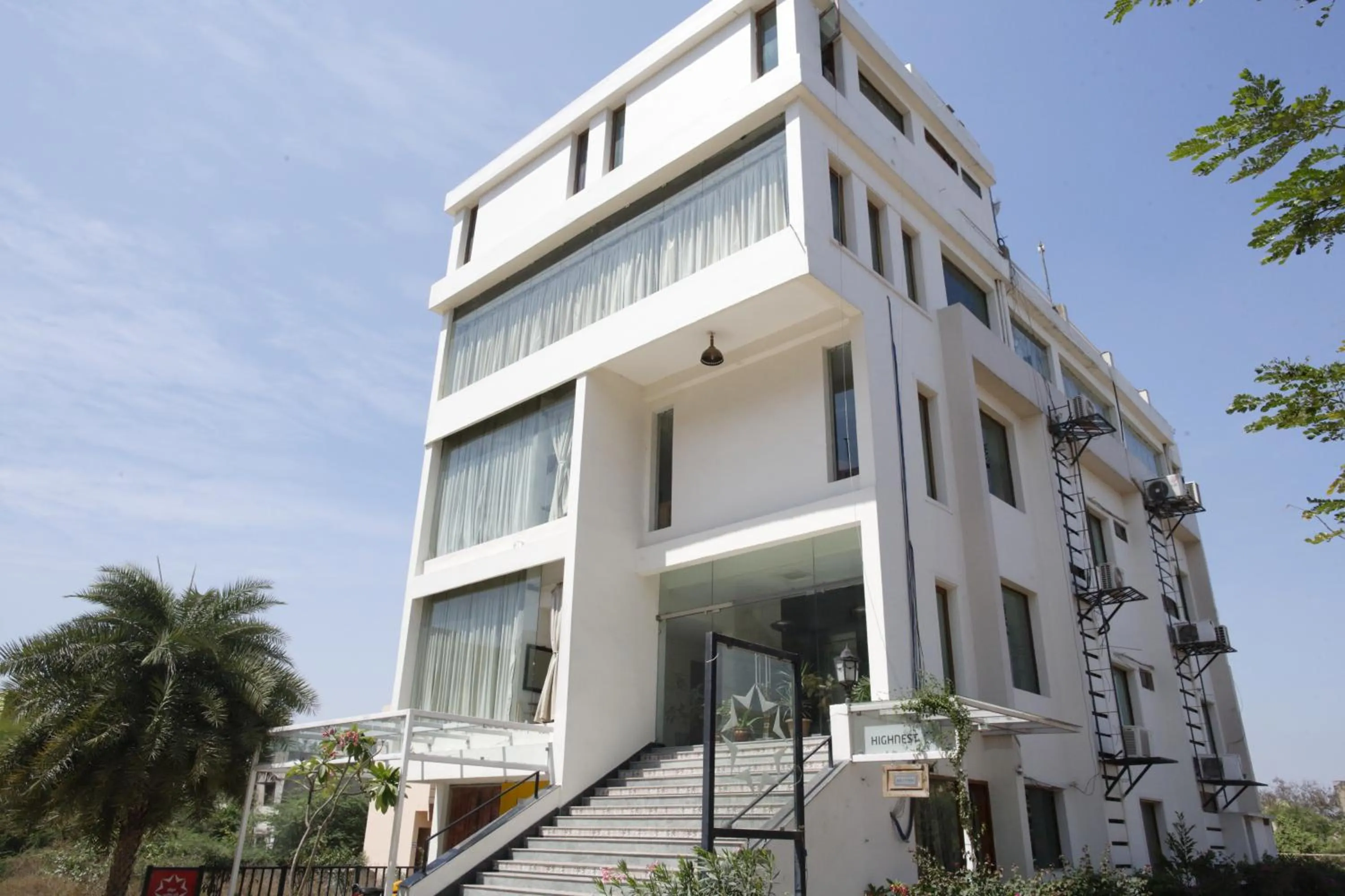 Facade/entrance in Hotel Highnest