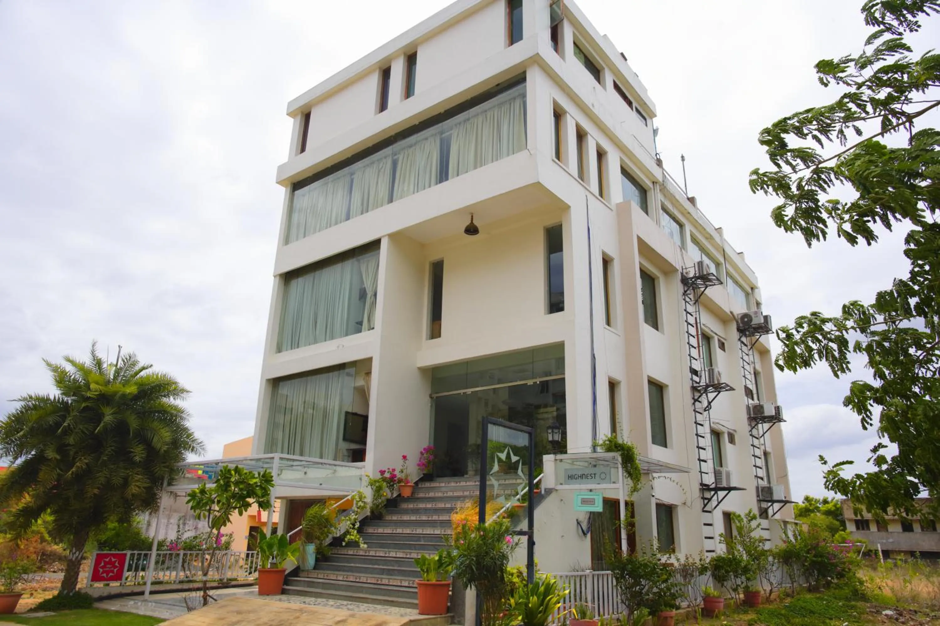 Facade/entrance in Hotel Highnest