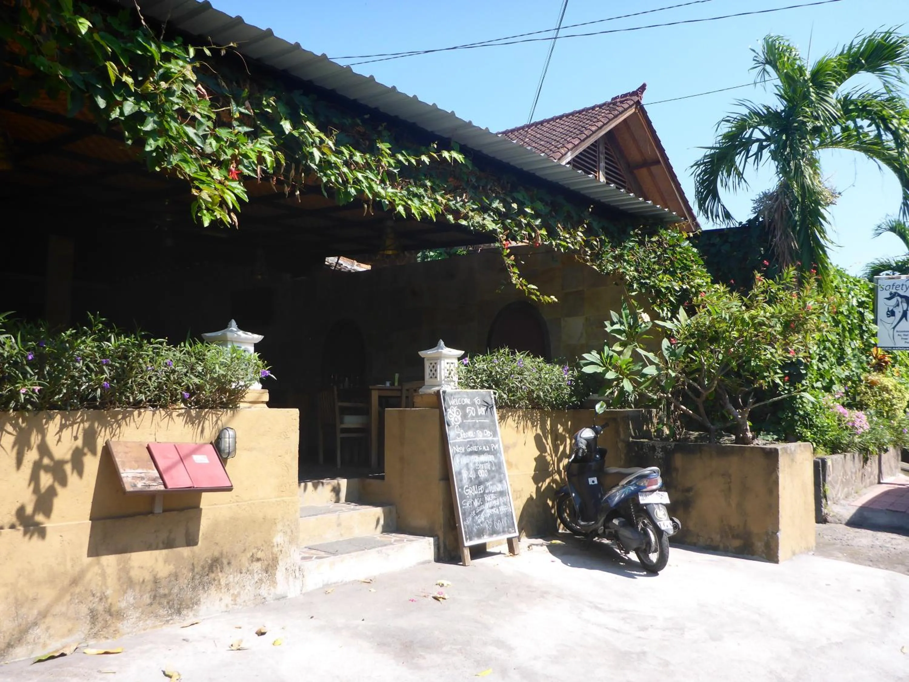 Restaurant/places to eat in Bali Reef Divers Tulamben