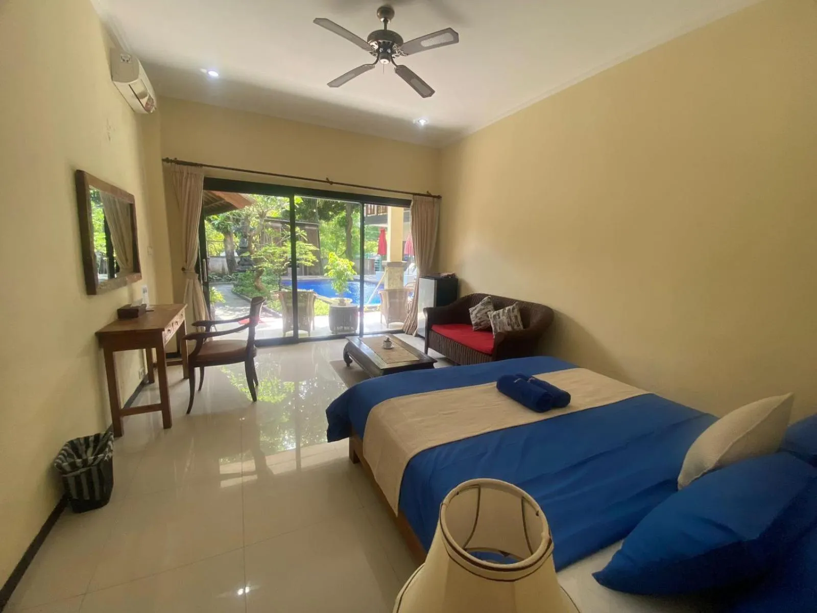 Bed in Bali Reef Divers Tulamben