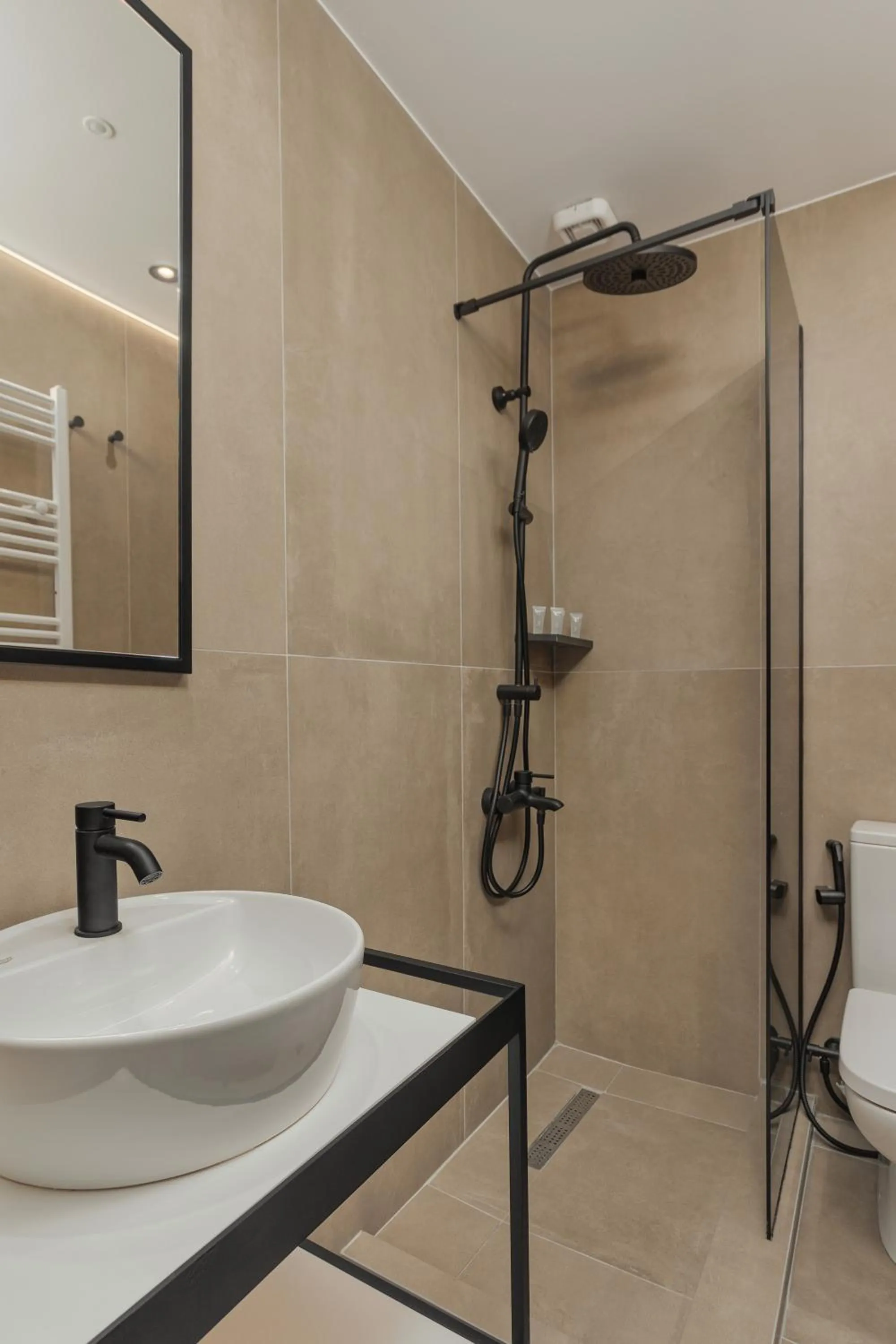 Shower in 12 PYLES Living History