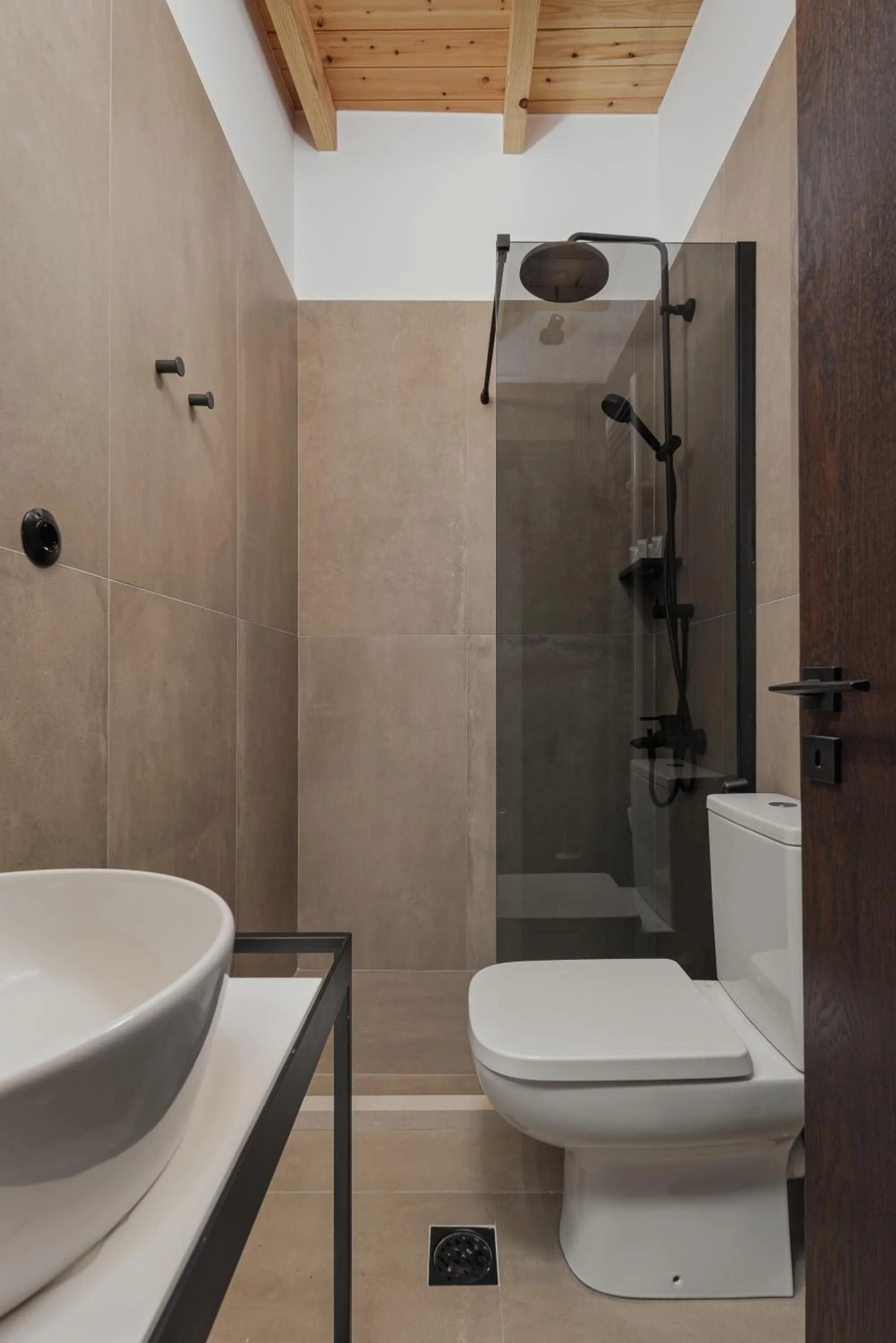 Shower in 12 PYLES Living History