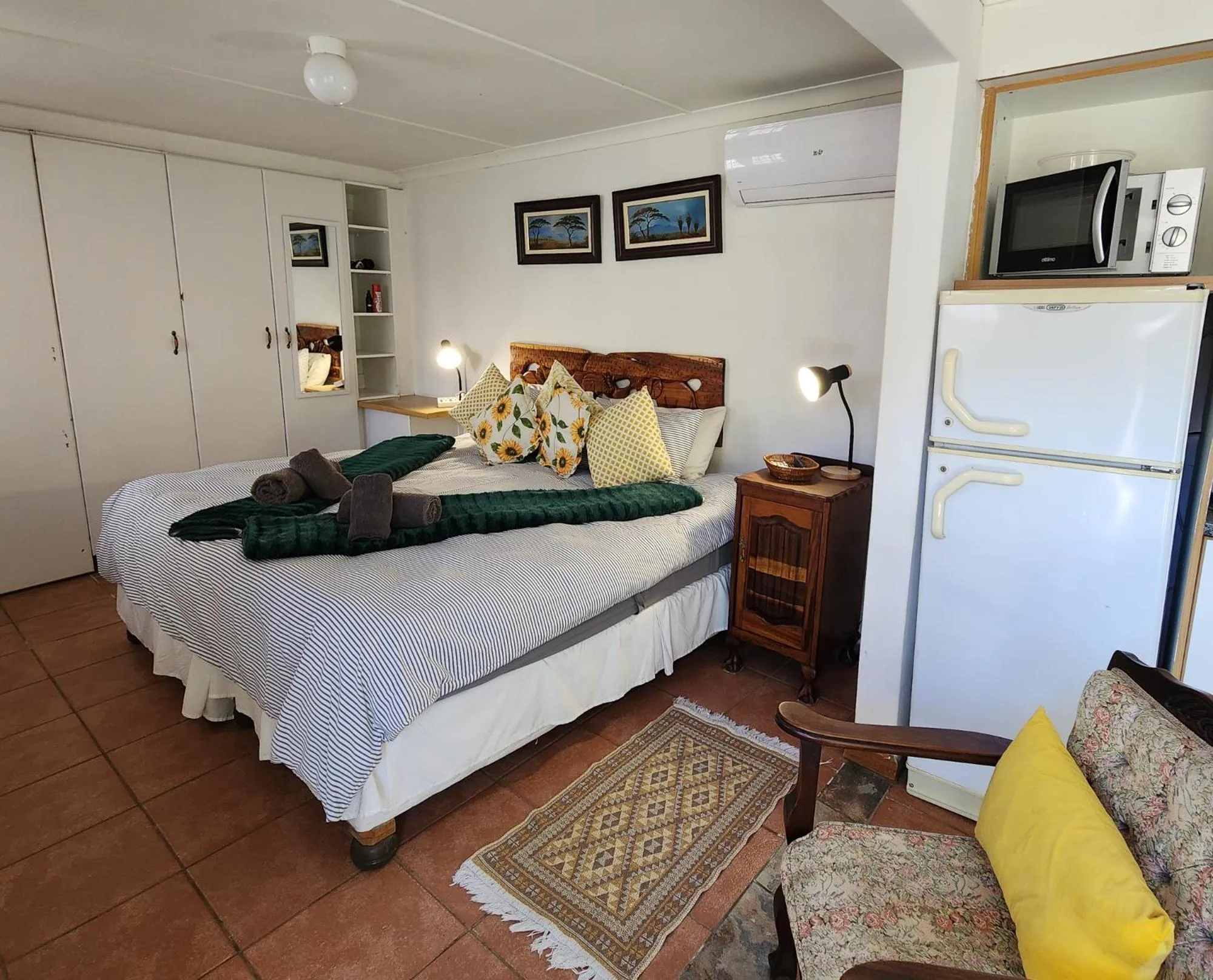 Bed in Homestead Bed and Breakfast - Travel Addo Group