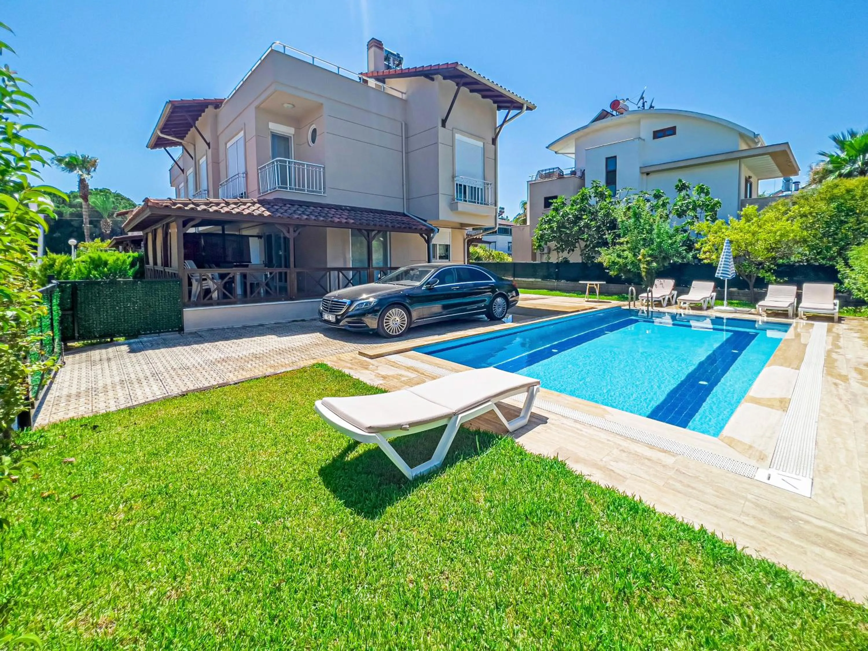 Property building in Paradise Town Villa Legend