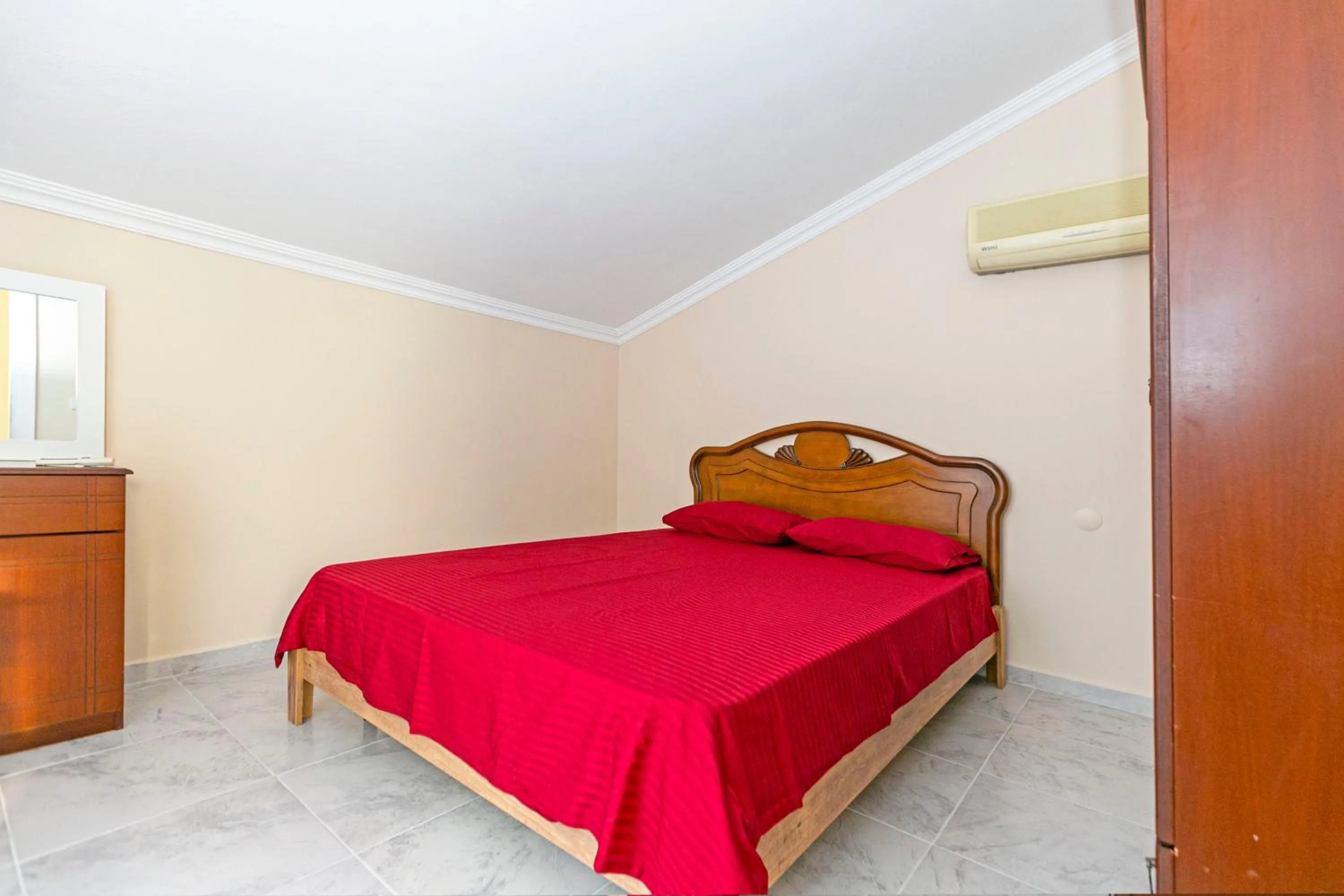 Bed in Paradise Town Villa Legend
