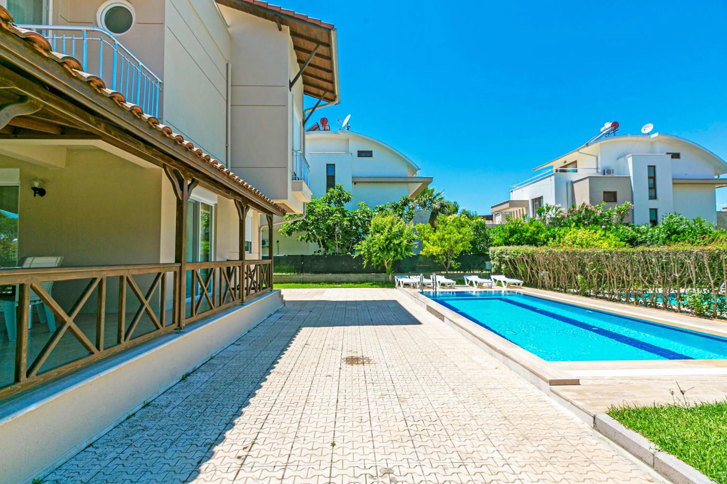 Property building in Paradise Town Villa Legend