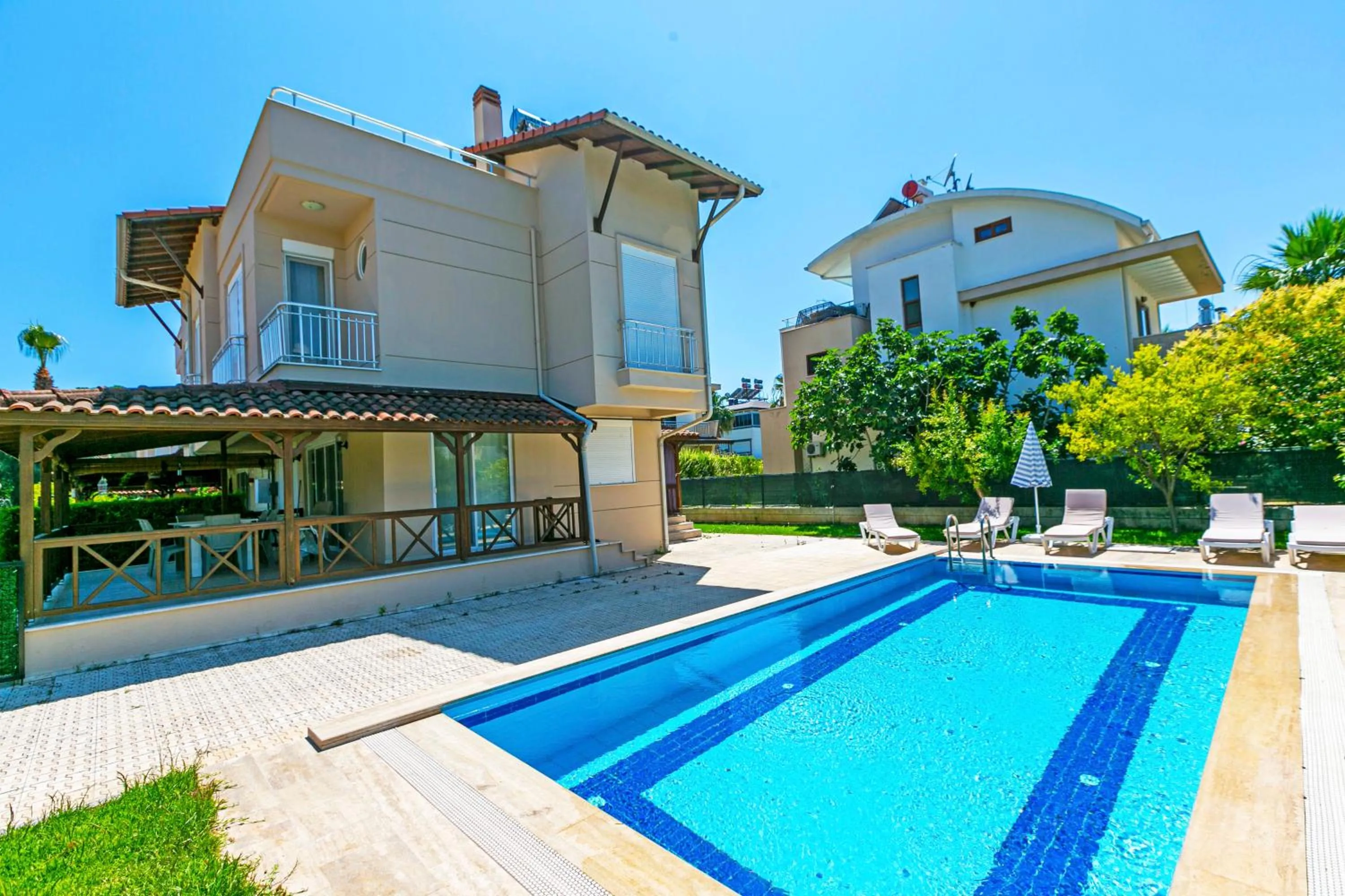 Property building in Paradise Town Villa Legend