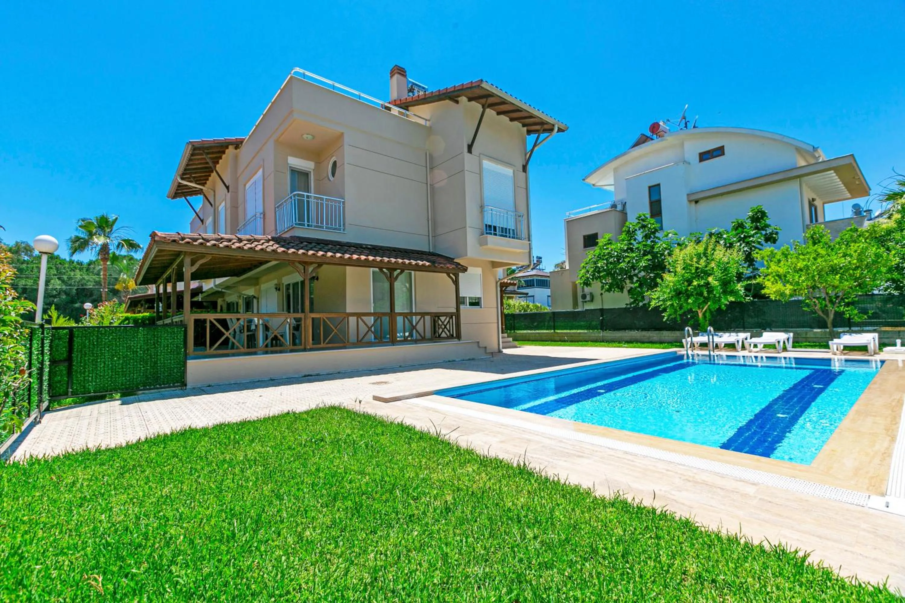 Property building in Paradise Town Villa Legend