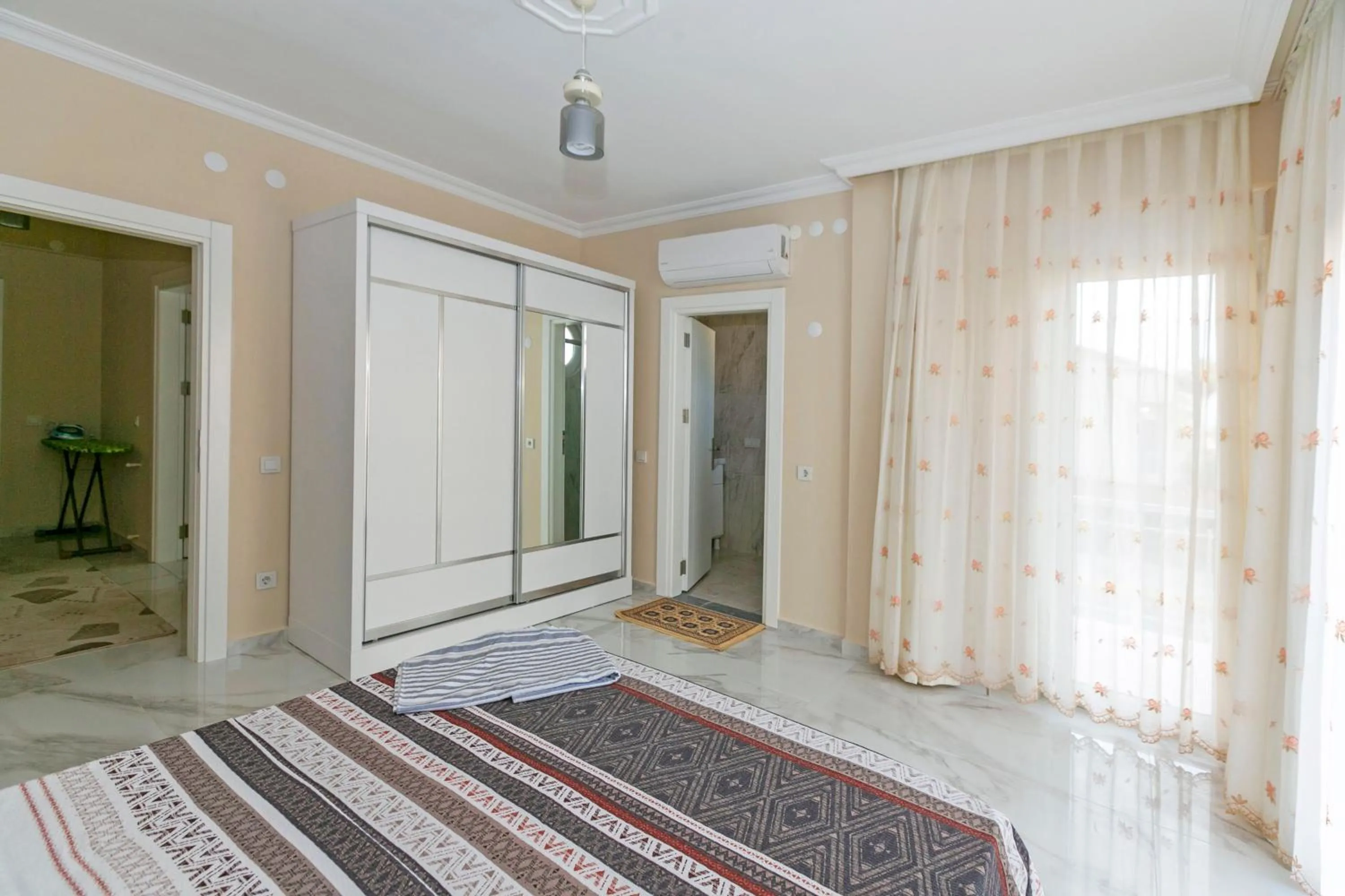 Bed in Paradise Town Villa Legend