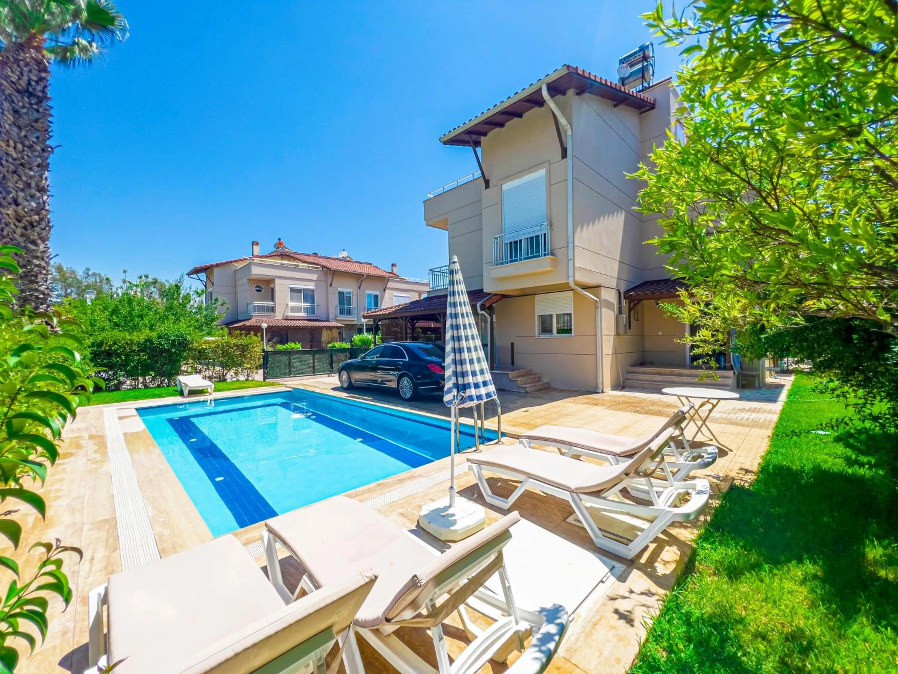 Property building in Paradise Town Villa Legend