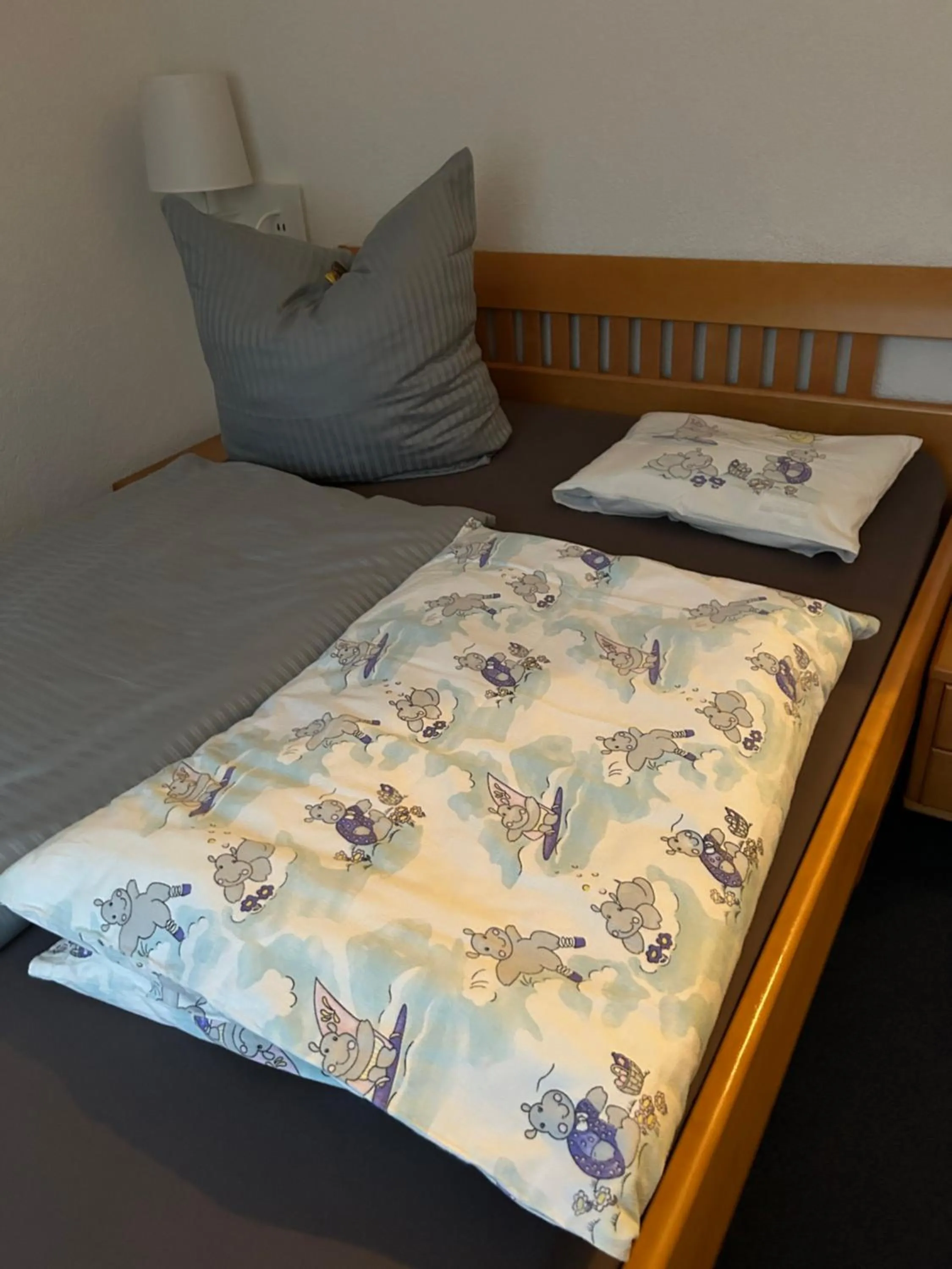 children, Bed in Hotel Gästehaus Linden
