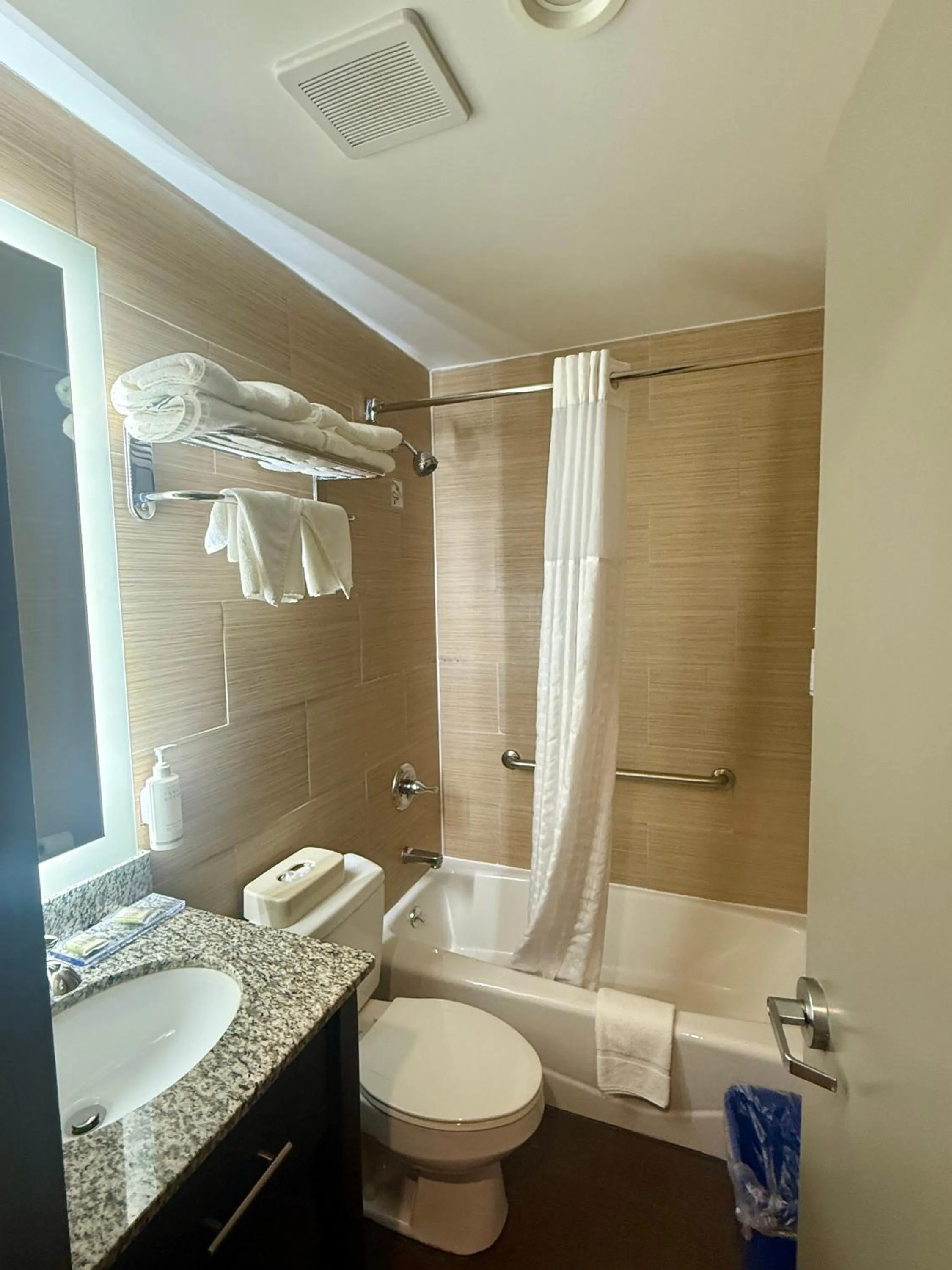 Days Inn by Wyndham Brooklyn Borough Park