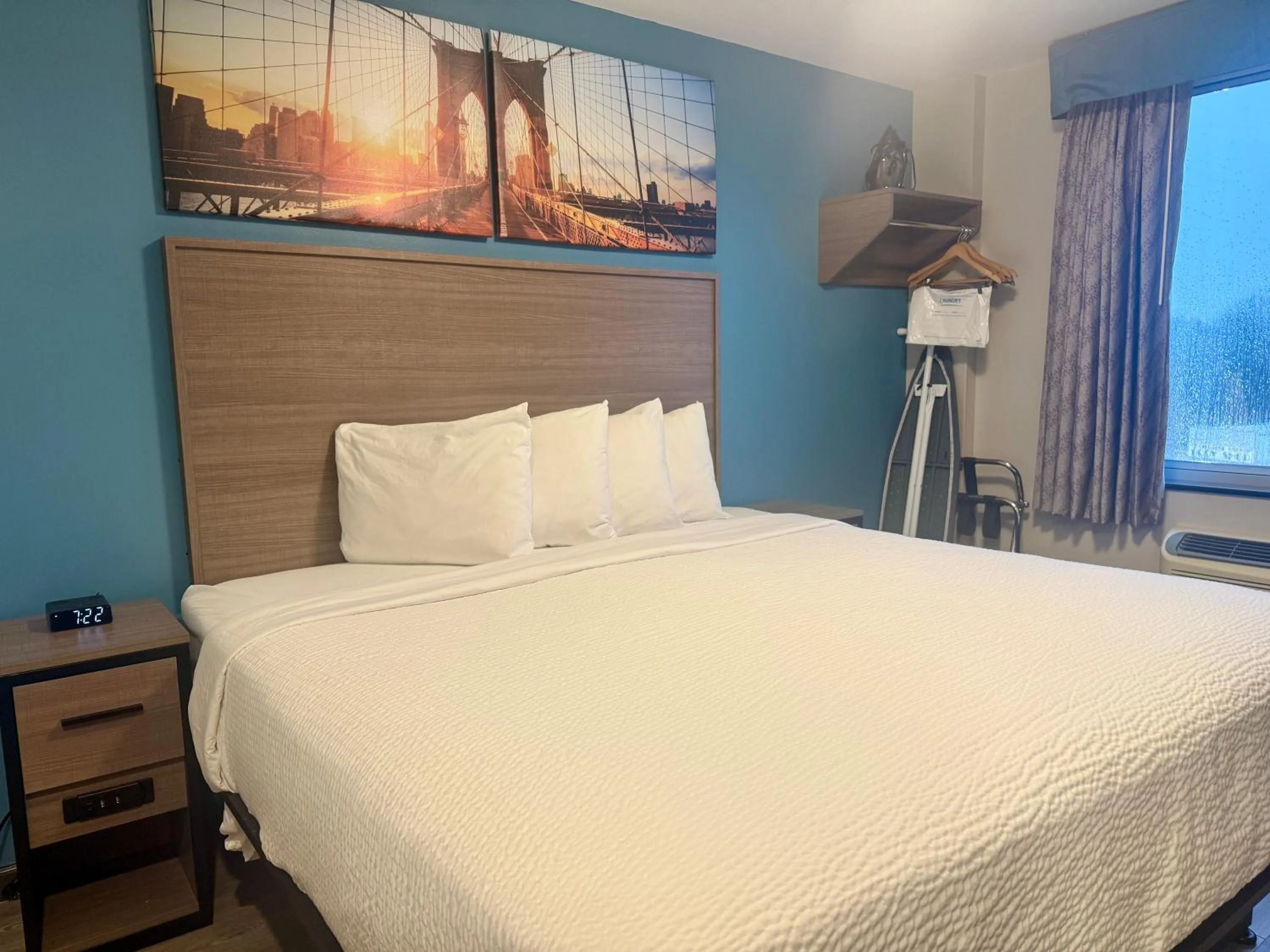 Bedroom, Bed in Days Inn by Wyndham Brooklyn Borough Park