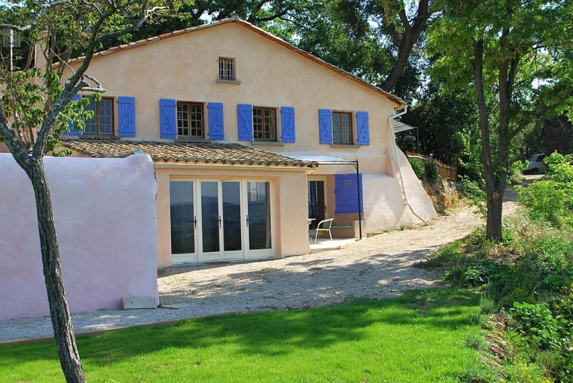 Facade/entrance in Masmazan