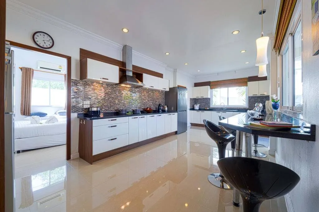 Luxurious 5-Bedroom Private Pool Villa! PV5