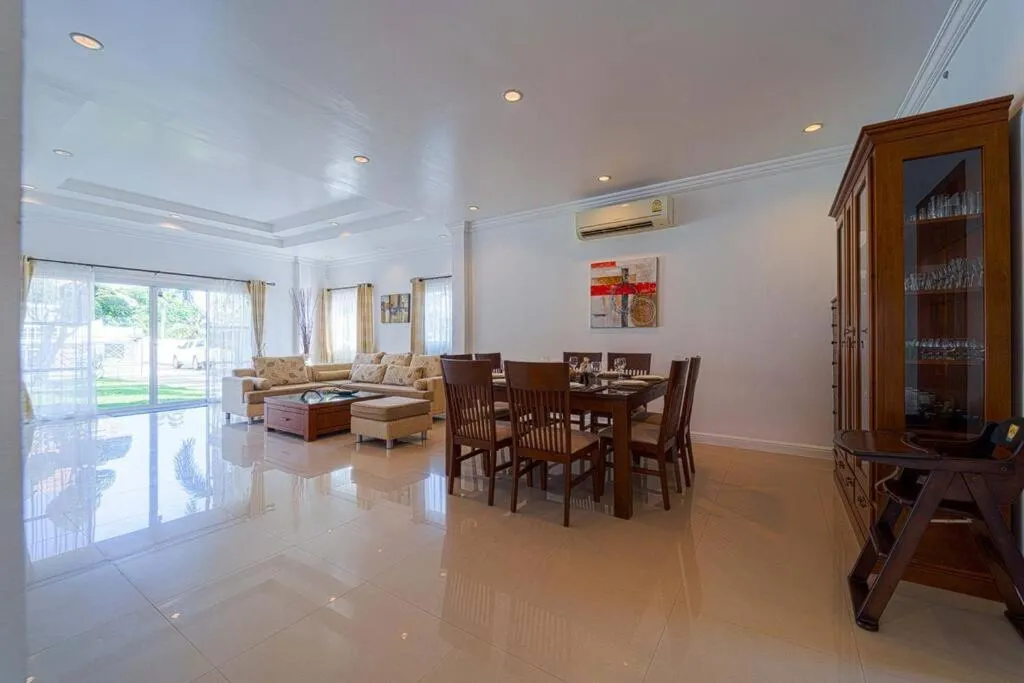 Luxurious 5-Bedroom Private Pool Villa! PV5