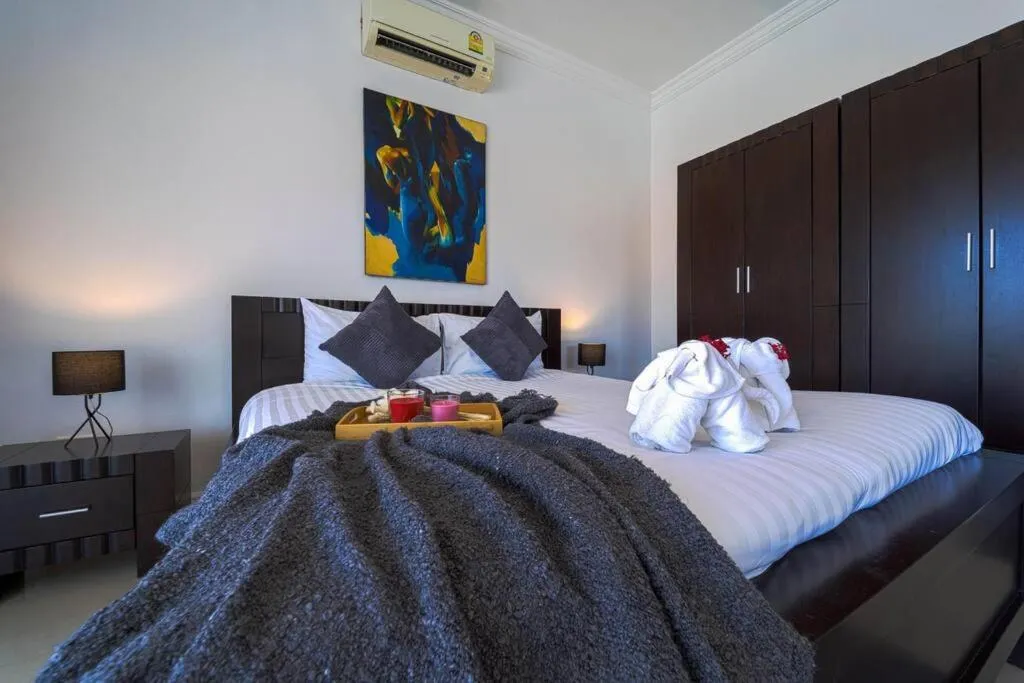 Bed in Luxurious 5-Bedroom Private Pool Villa! PV5