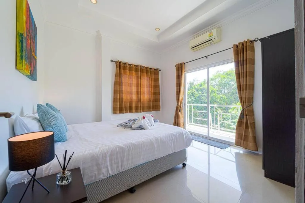 Bed in Luxurious 5-Bedroom Private Pool Villa! PV5