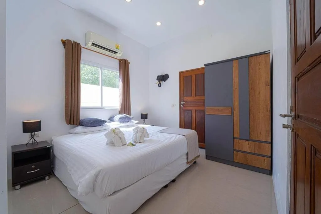 Bed in Luxurious 5-Bedroom Private Pool Villa! PV5