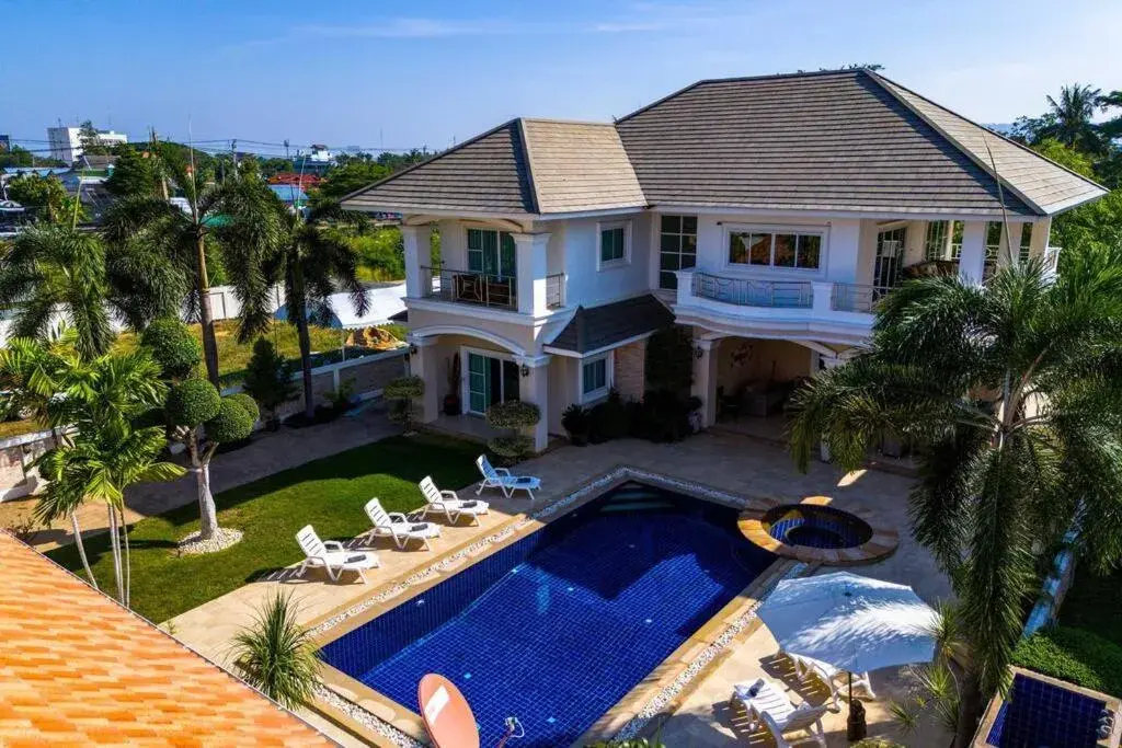 Luxurious 5-Bedroom Private Pool Villa! PV5 Luxurious 5-Bedroom Private Pool Villa! PV5