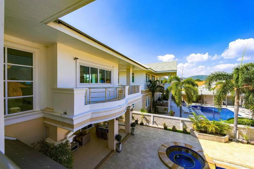 Luxurious 5-Bedroom Private Pool Villa! PV5