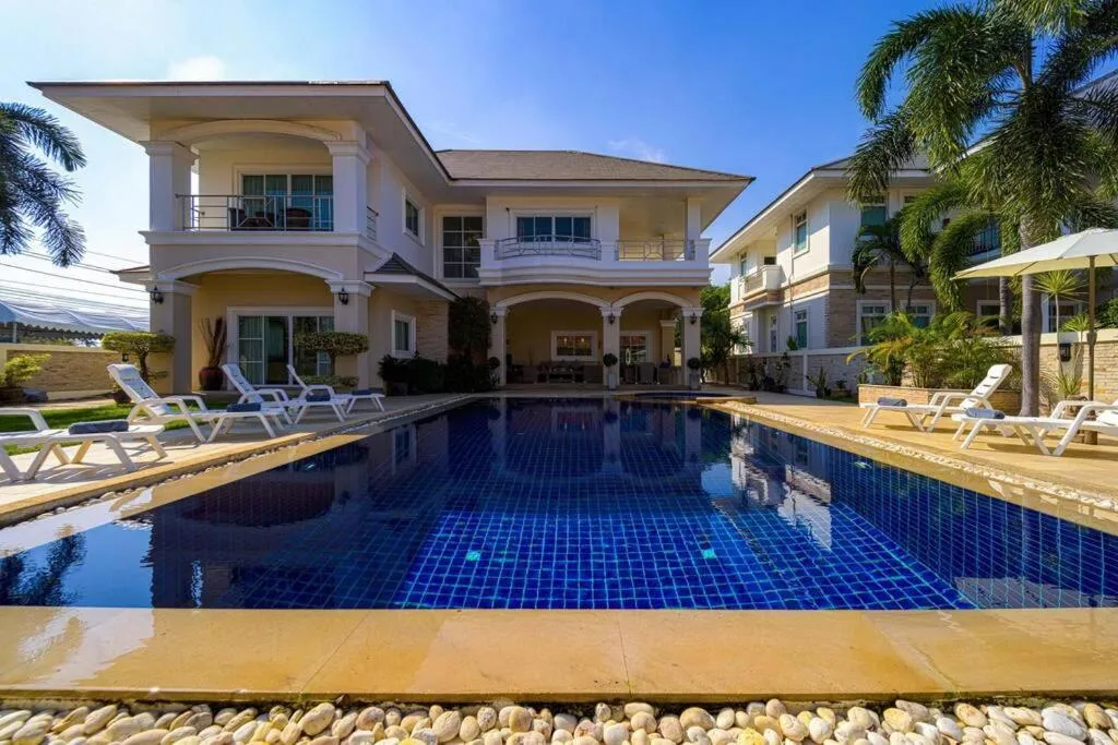 Luxurious 5-Bedroom Private Pool Villa! PV5