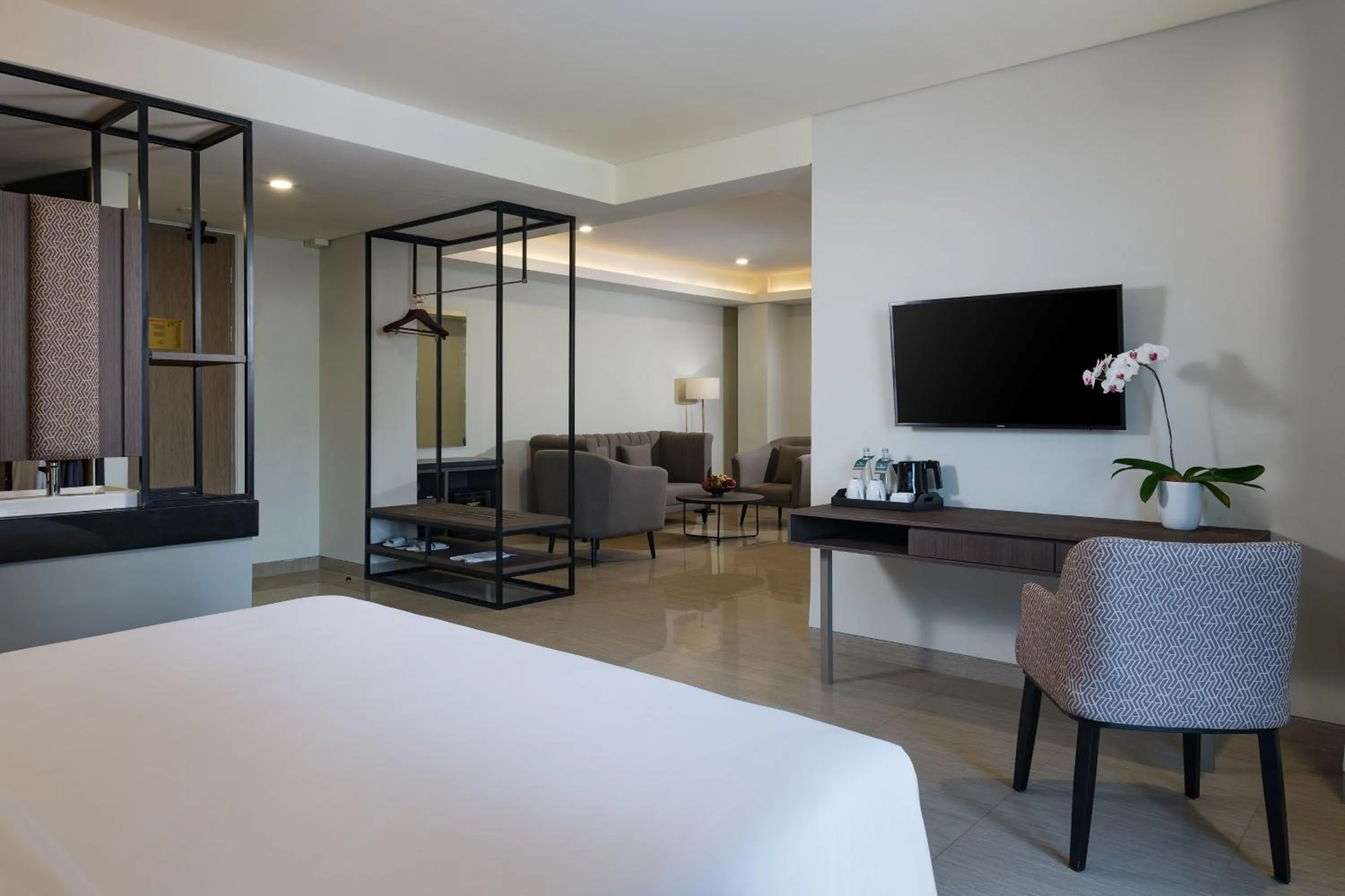 Bedroom, Bed in Hotel Santika Blitar