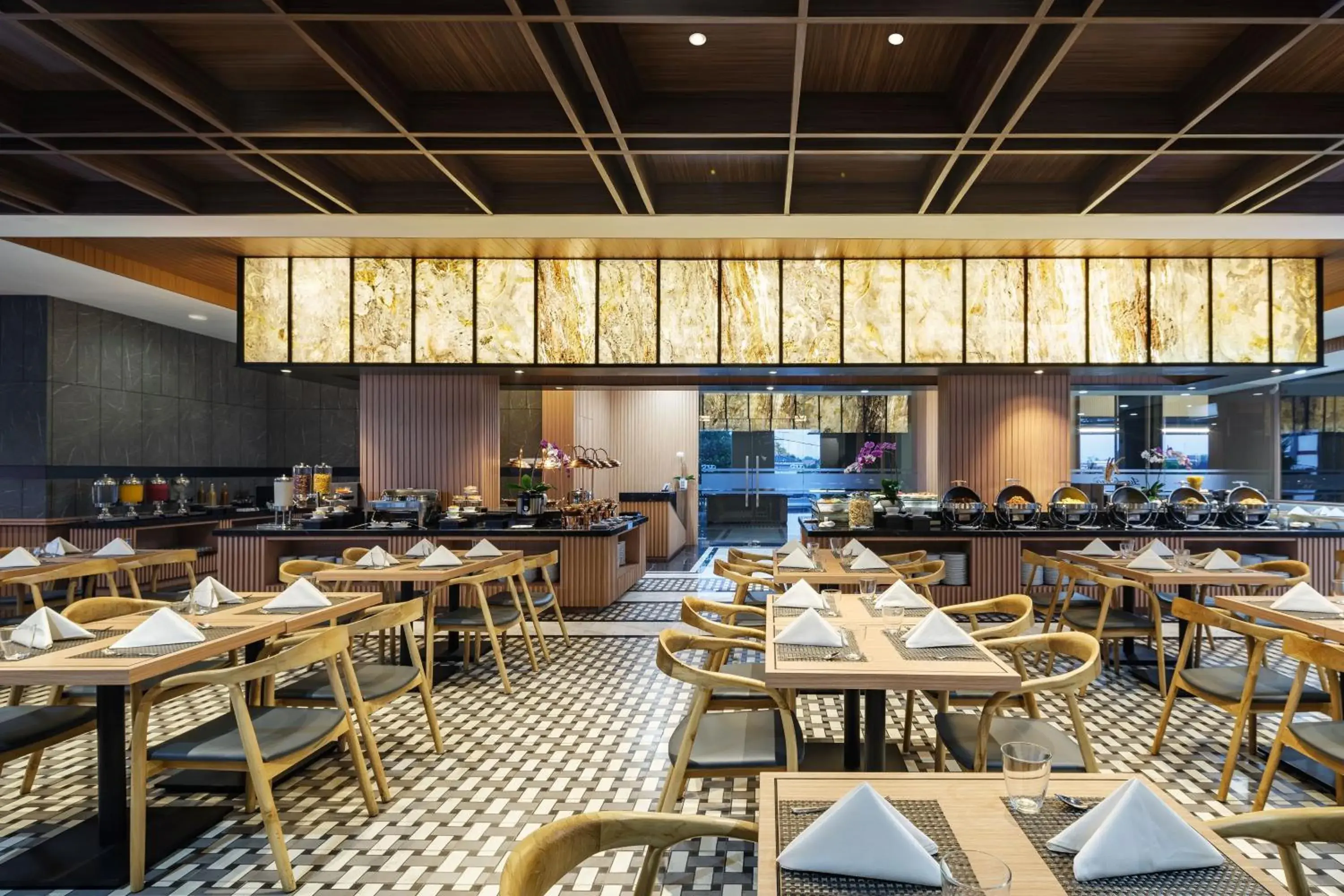 Restaurant/places to eat in Hotel Santika Blitar Restaurant/places to eat in Hotel Santika Blitar