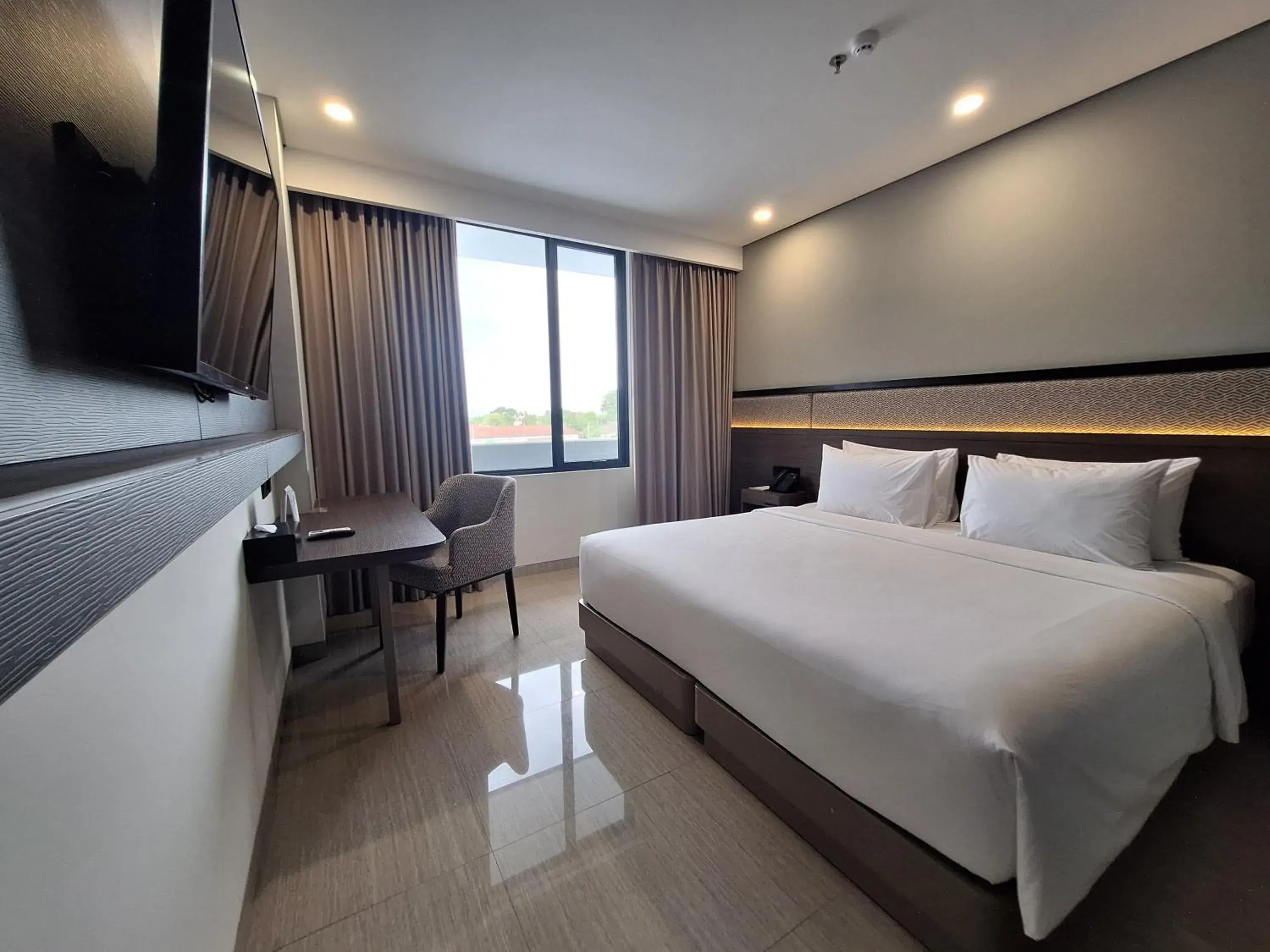 Superior King Room in Hotel Santika Blitar Superior King Room in Hotel Santika Blitar