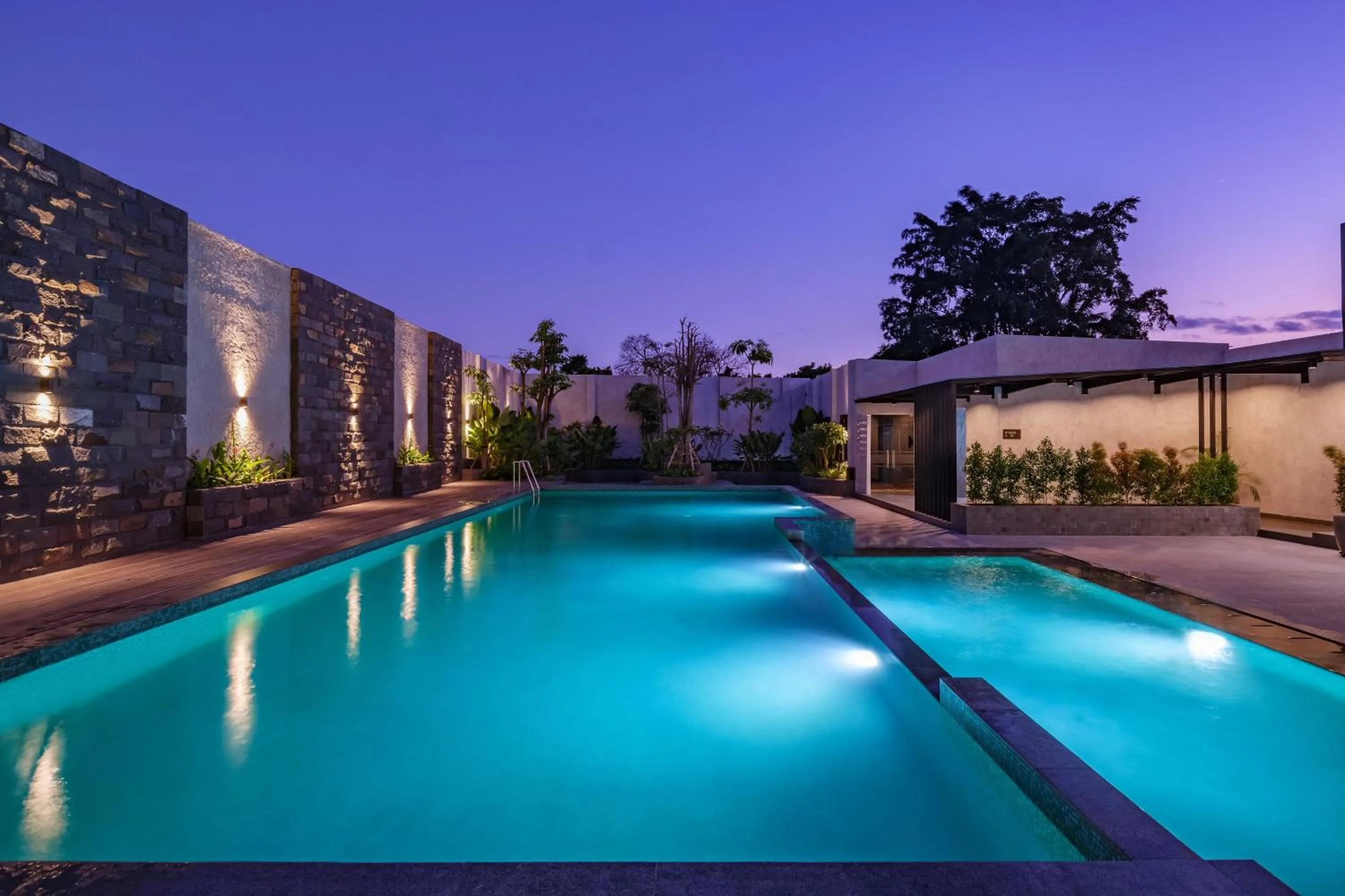 Swimming pool in Hotel Santika Blitar