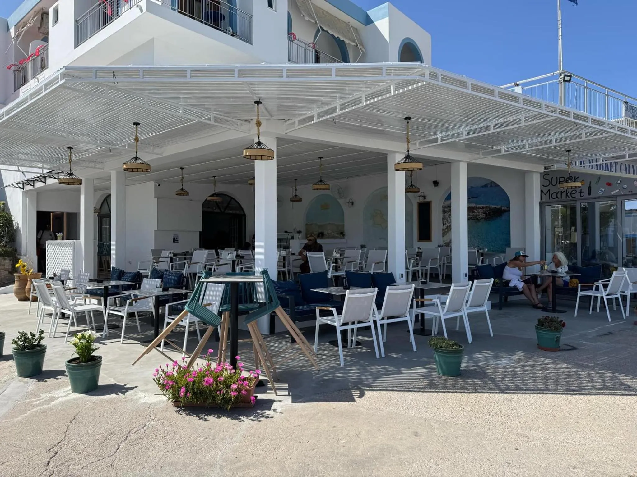 Restaurant/places to eat in Calypso Hotel