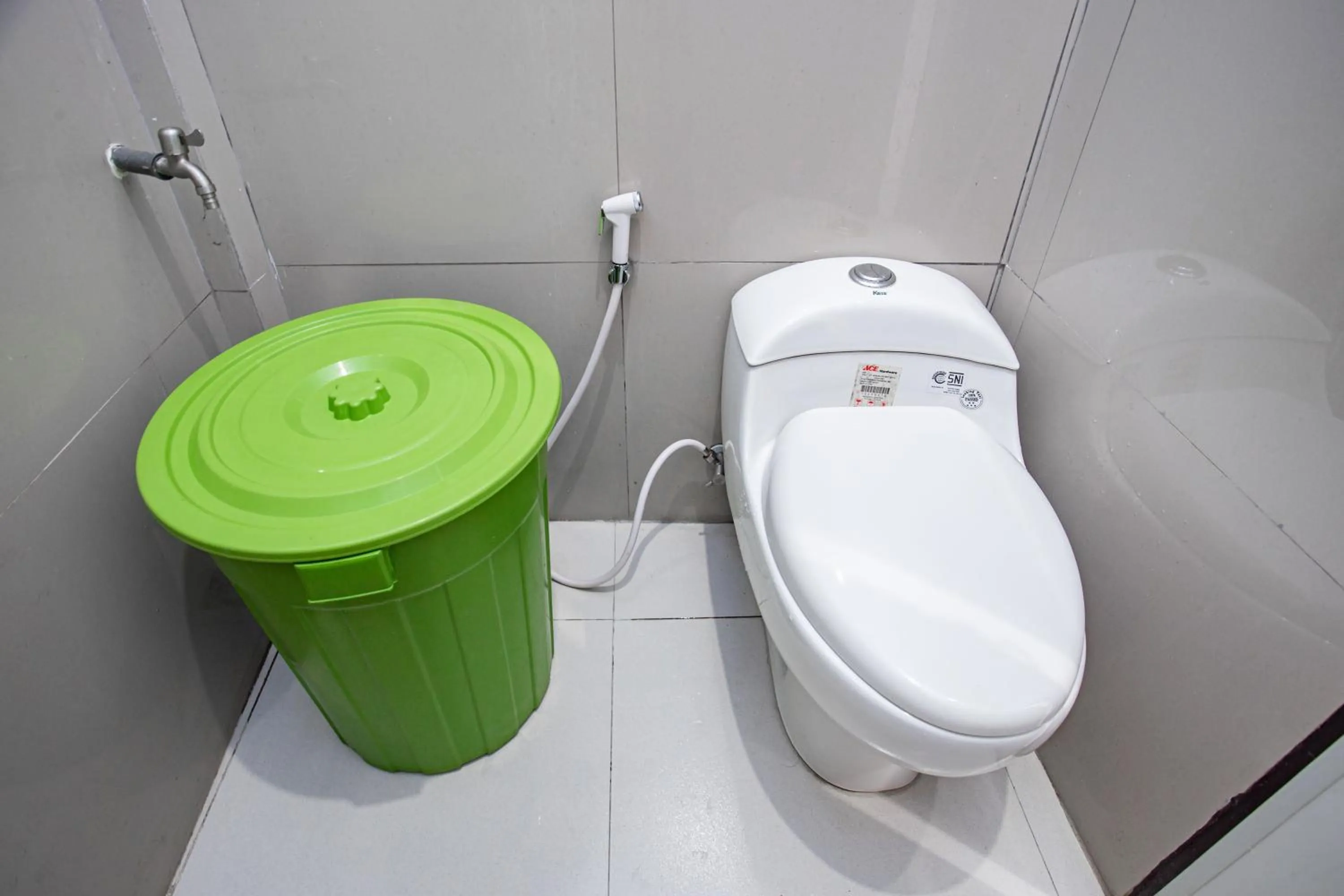 Bathroom in Hotel O Owo Guest House Syariah