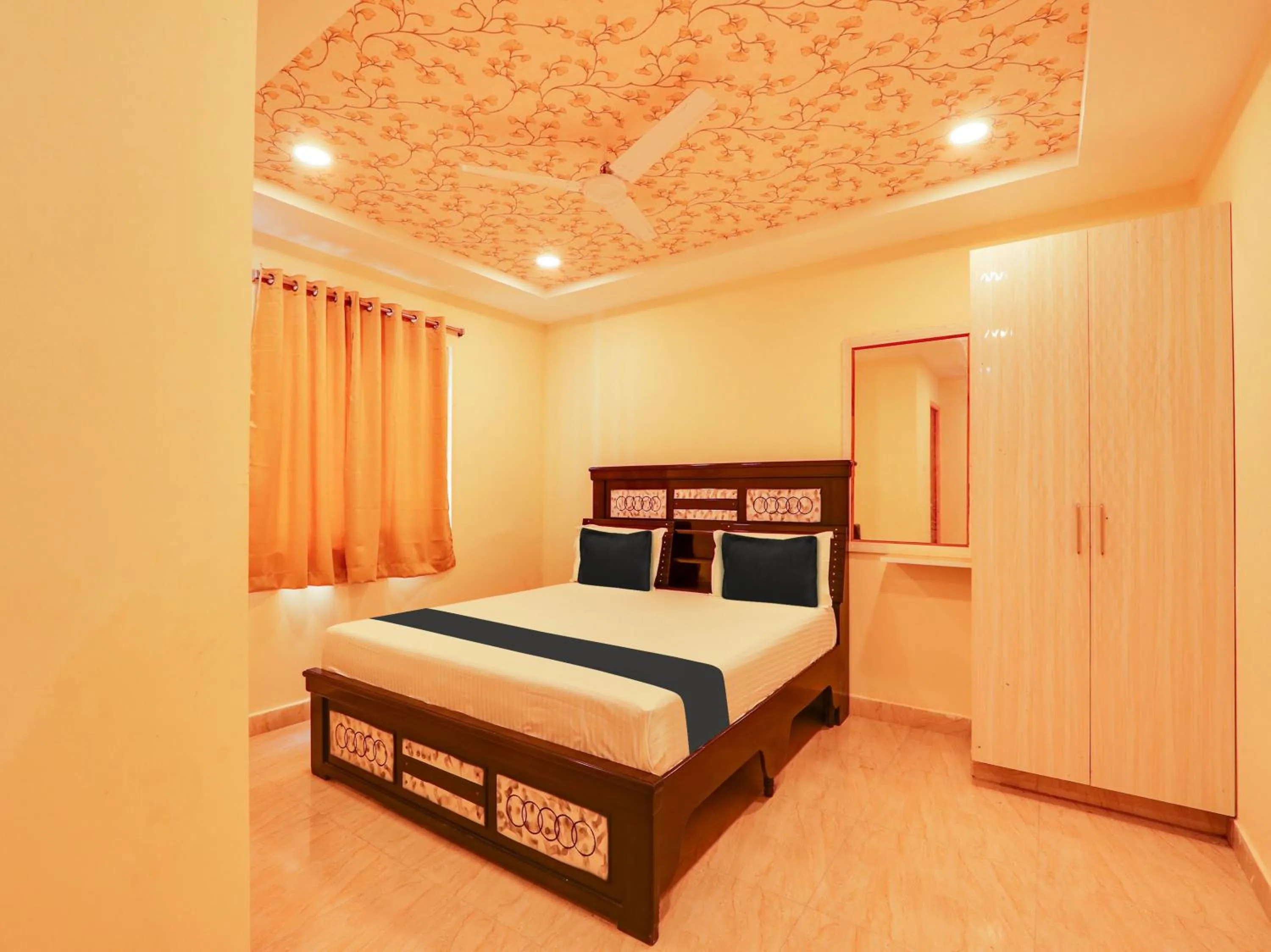 Bedroom, Bed in Super Collection O Bommarilu Warangal