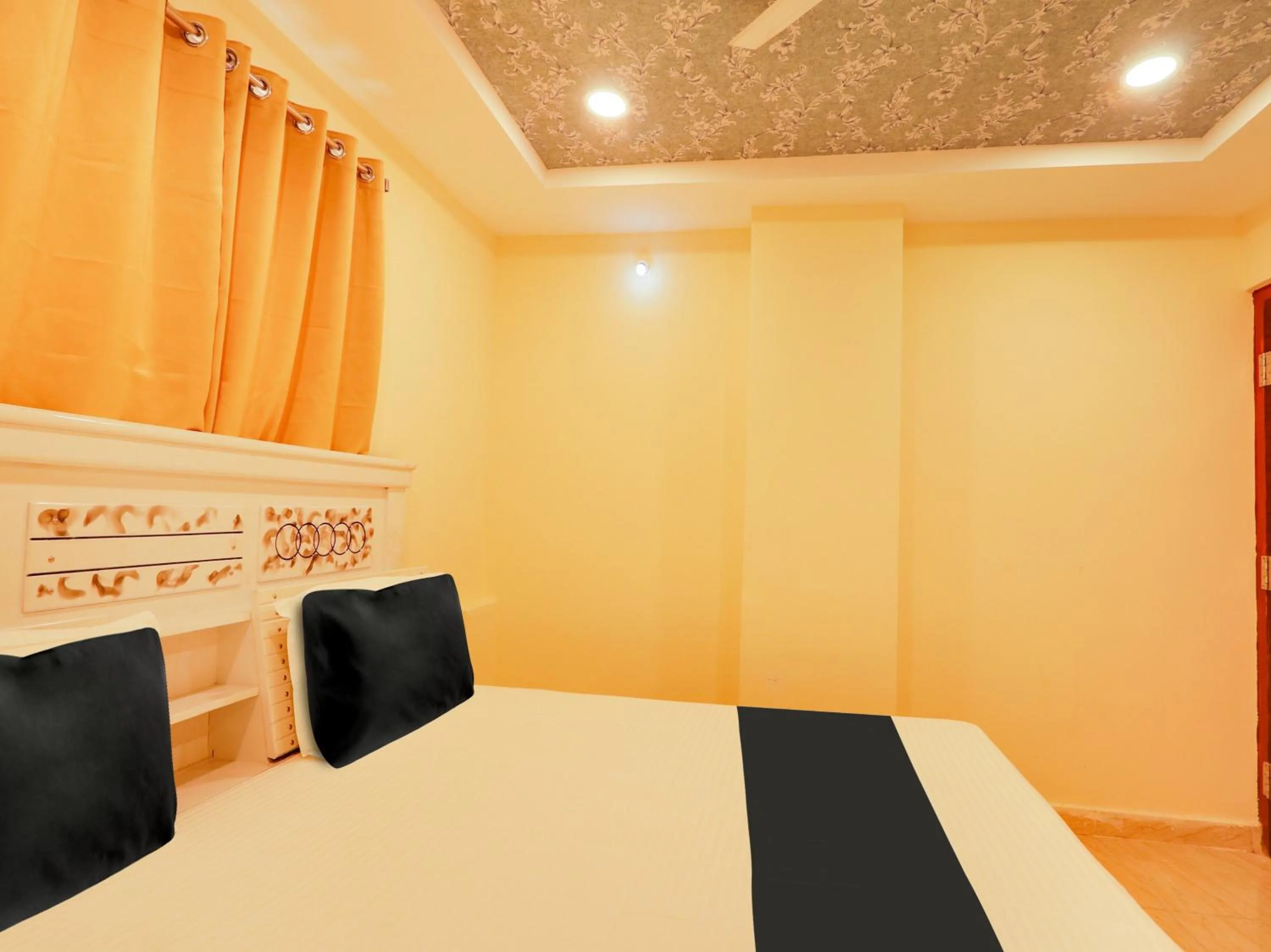 Bedroom, Bed in Super Collection O Bommarilu Warangal