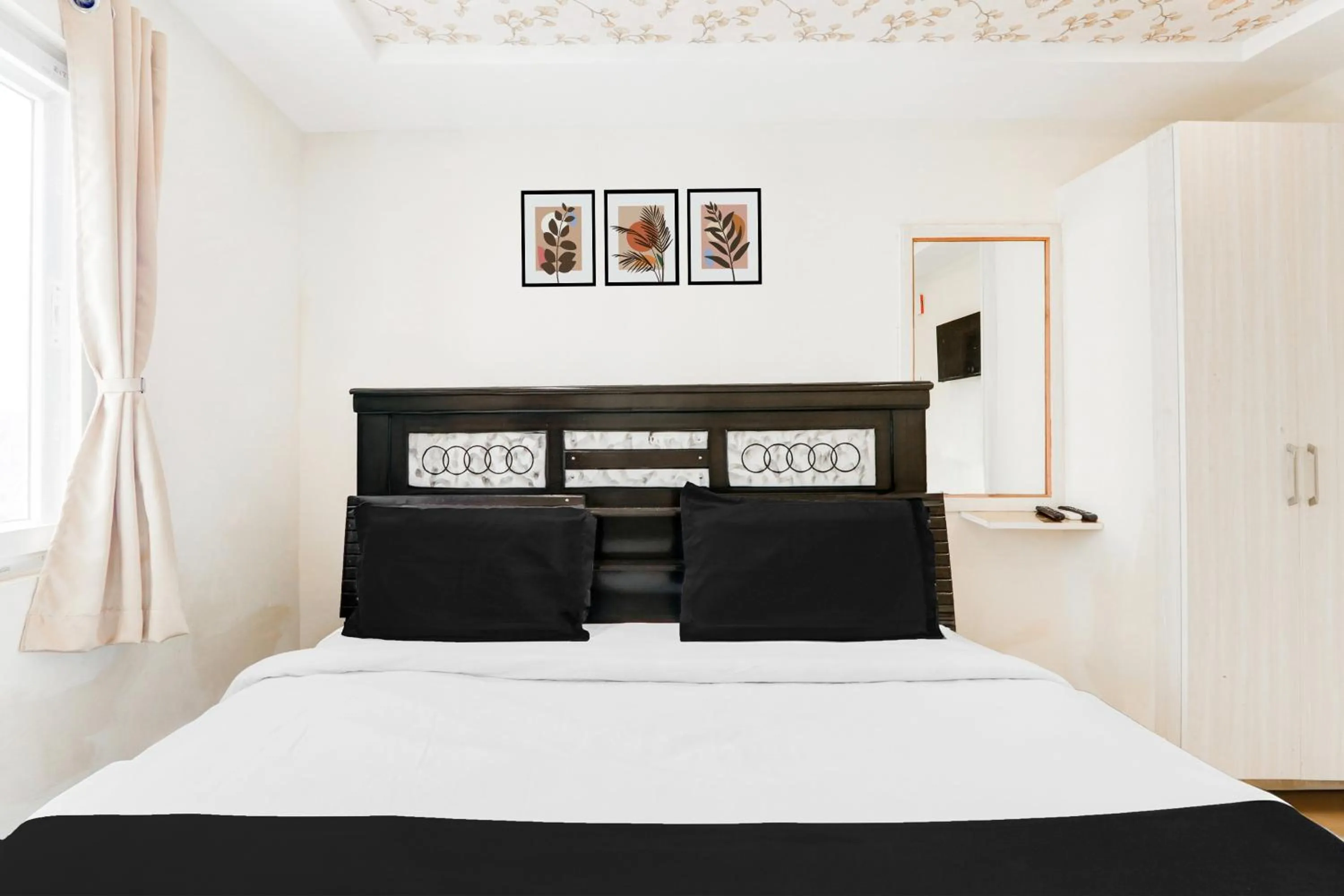 Bedroom, Bed in Super Collection O Bommarilu Warangal