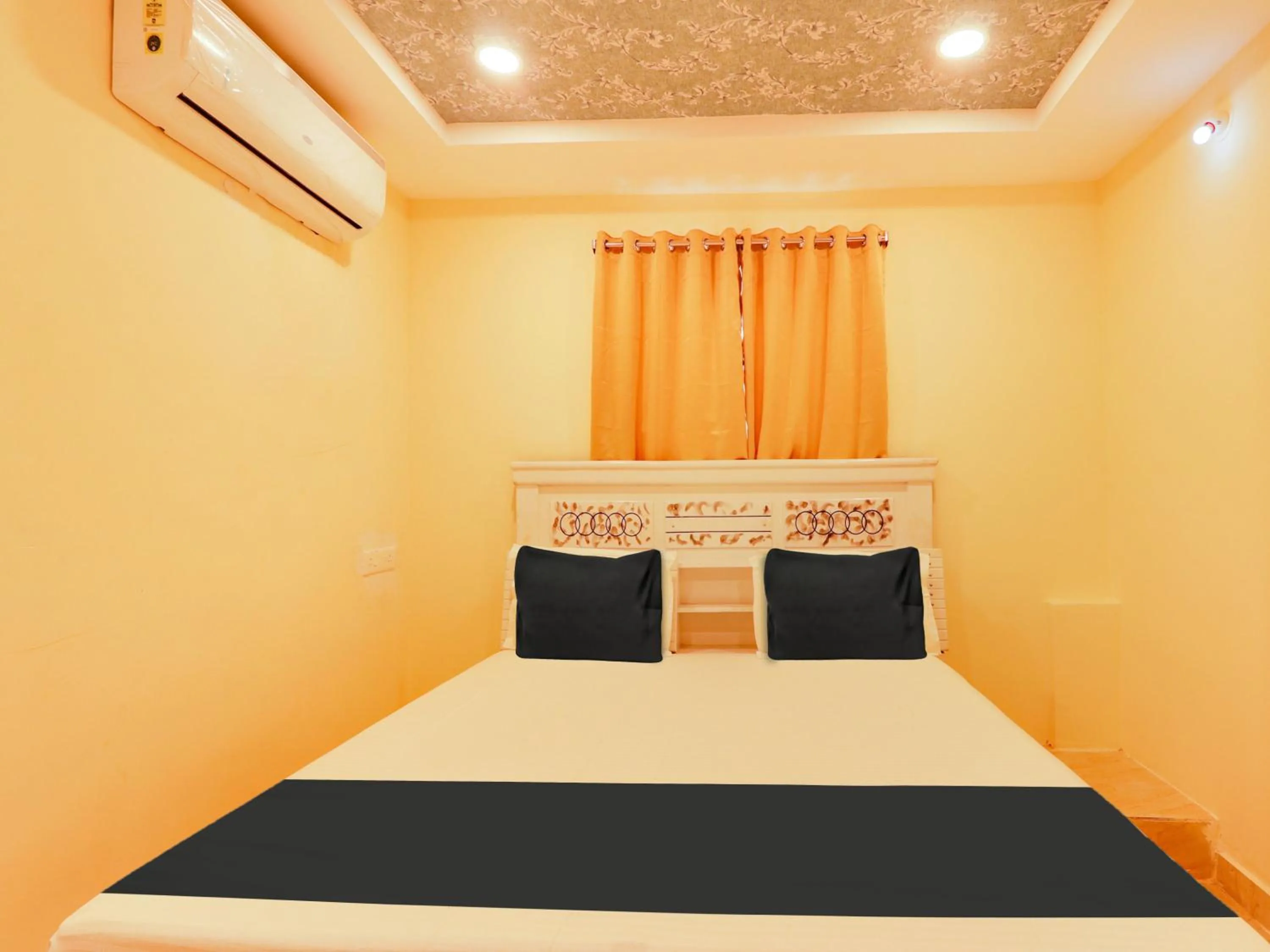 Bedroom, Bed in Super Collection O Bommarilu Warangal