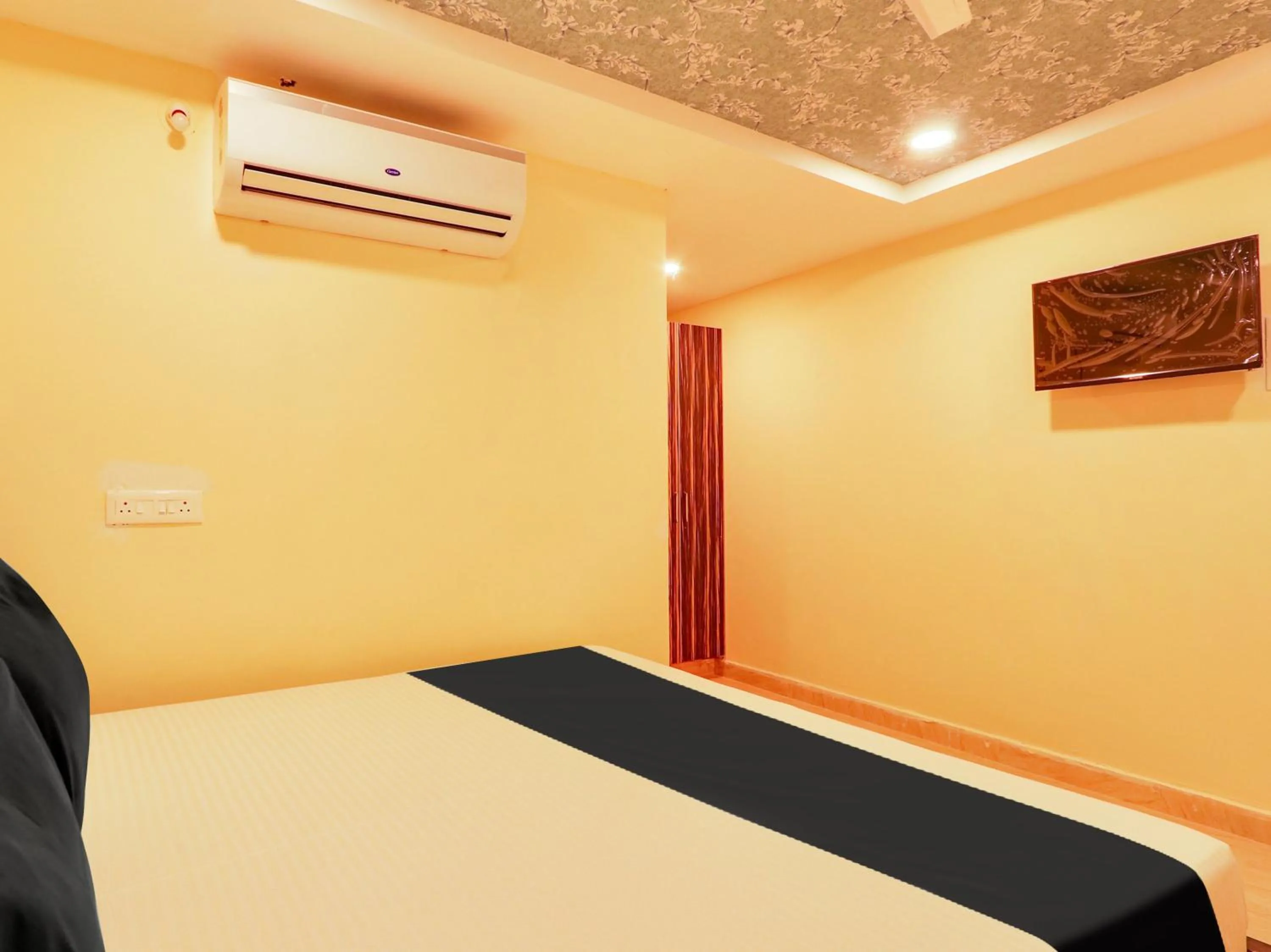 Bedroom, Bed in Super Collection O Bommarilu Warangal
