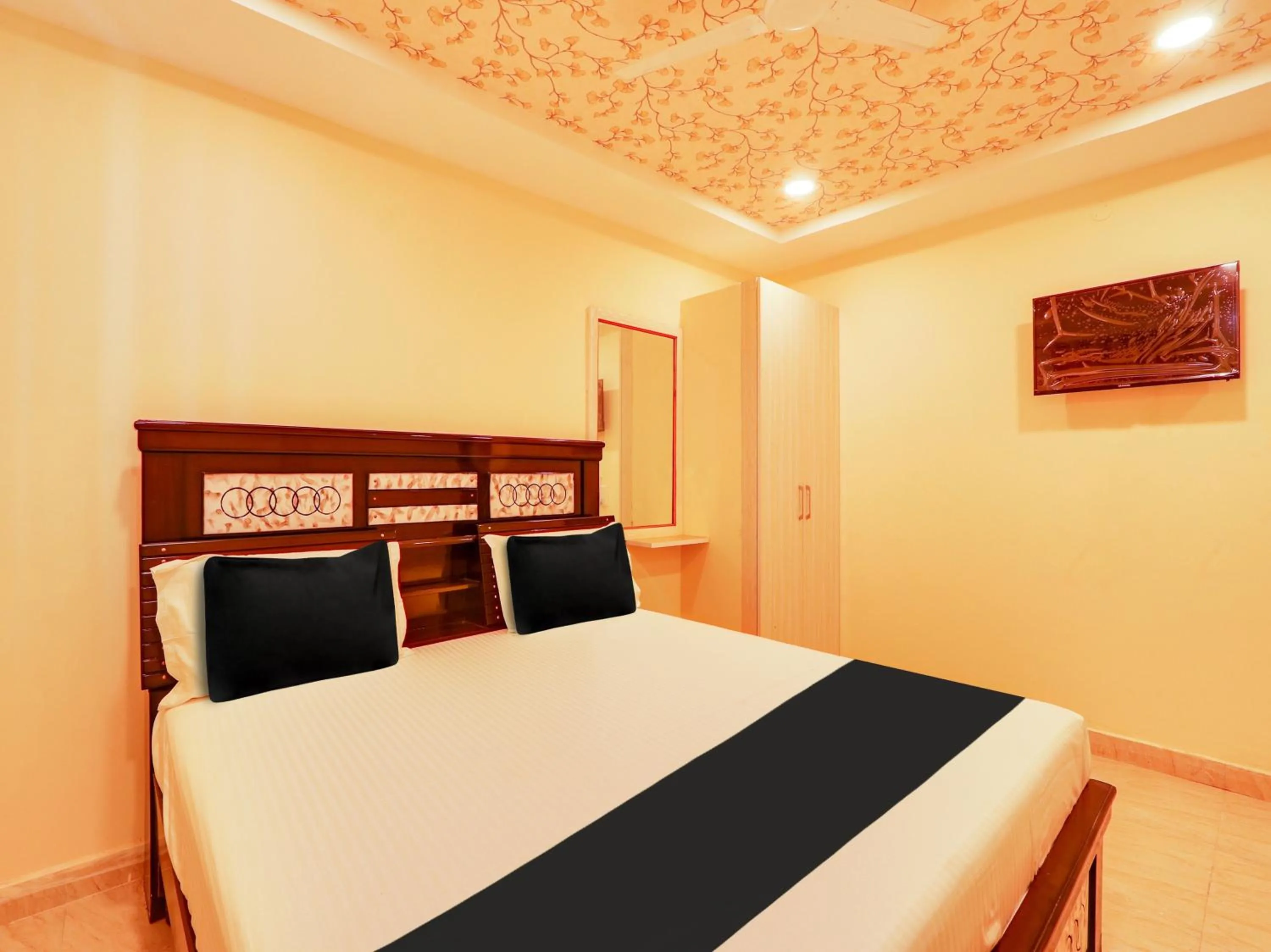 Bedroom, Bed in Super Collection O Bommarilu Warangal