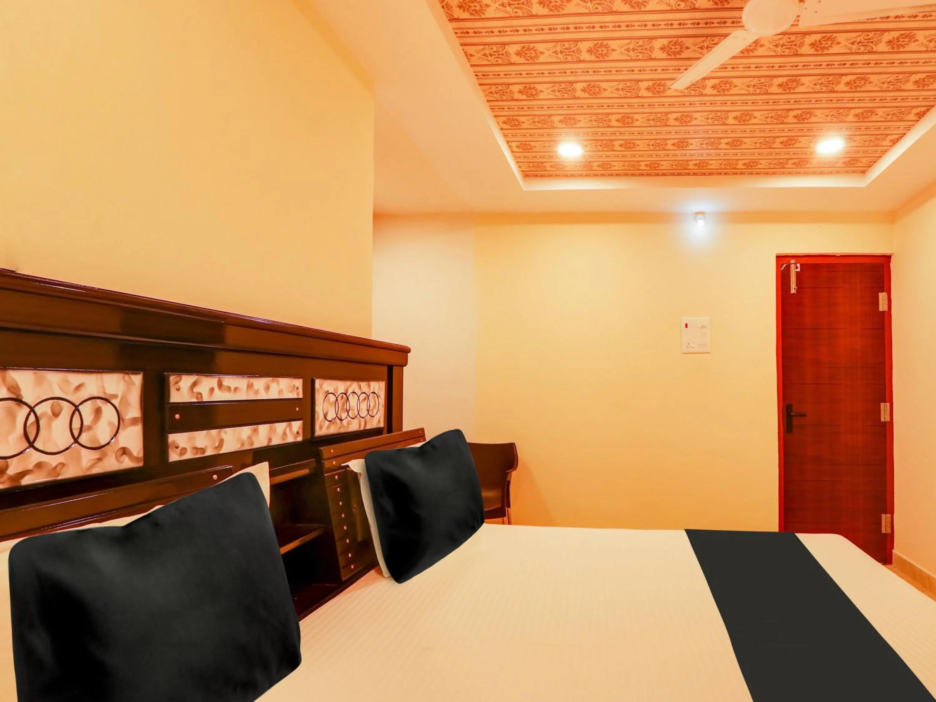 Bedroom, Bed in Super Collection O Bommarilu Warangal