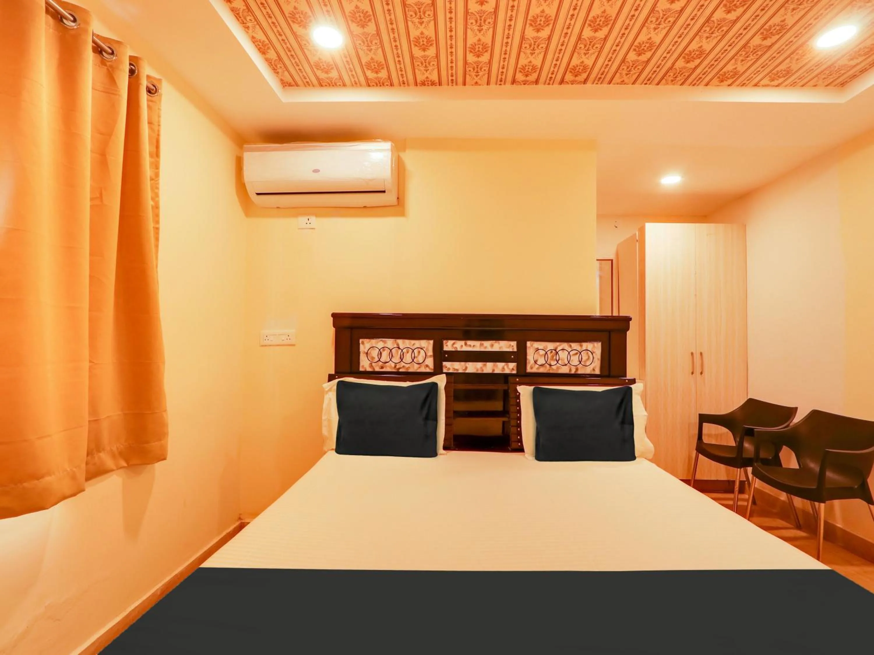 Bedroom, Bed in Super Collection O Bommarilu Warangal